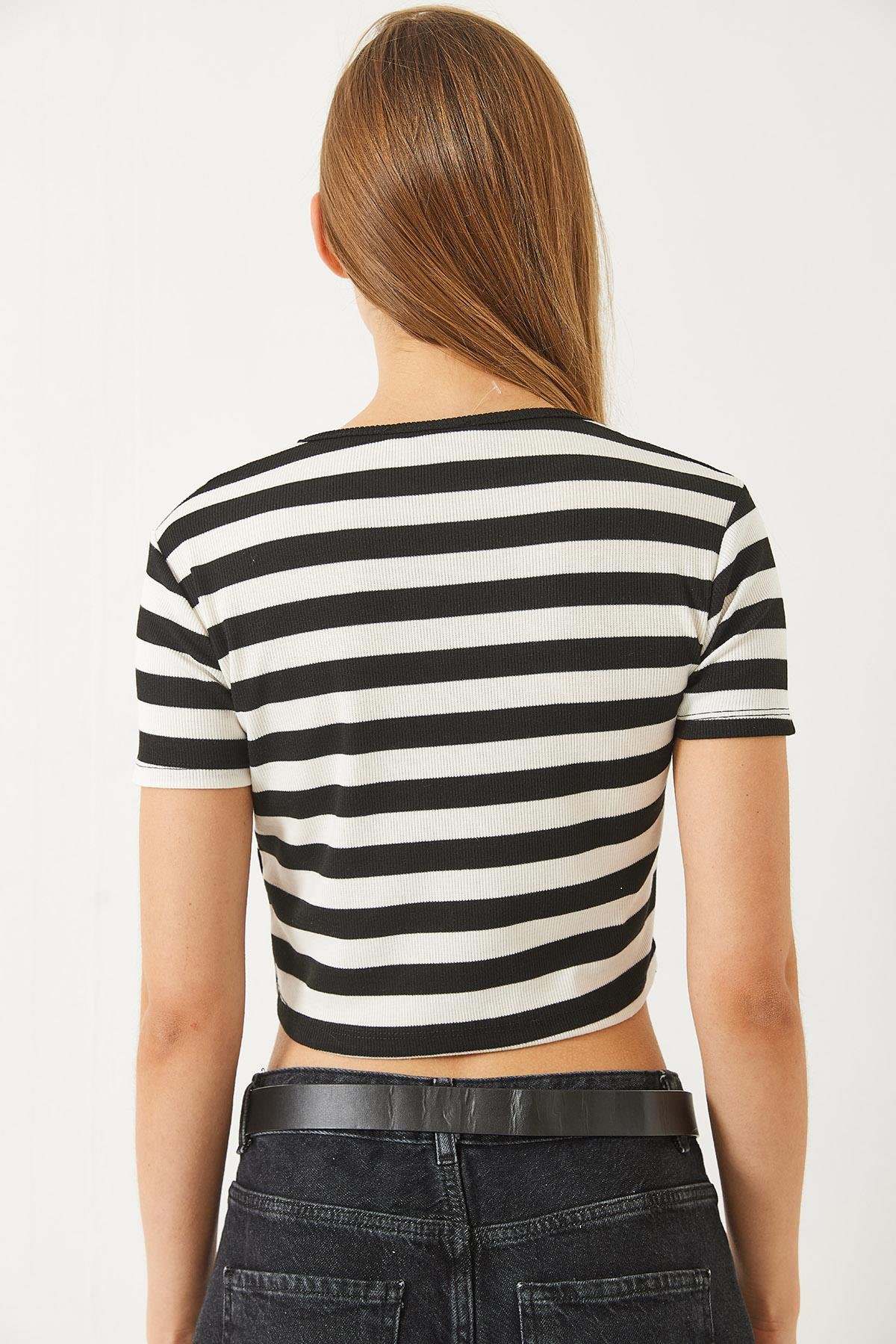 Kadın Bisiklet Yaka Çizgili Basic Crop T-Shirt 60261561 - Siyah-Beyaz