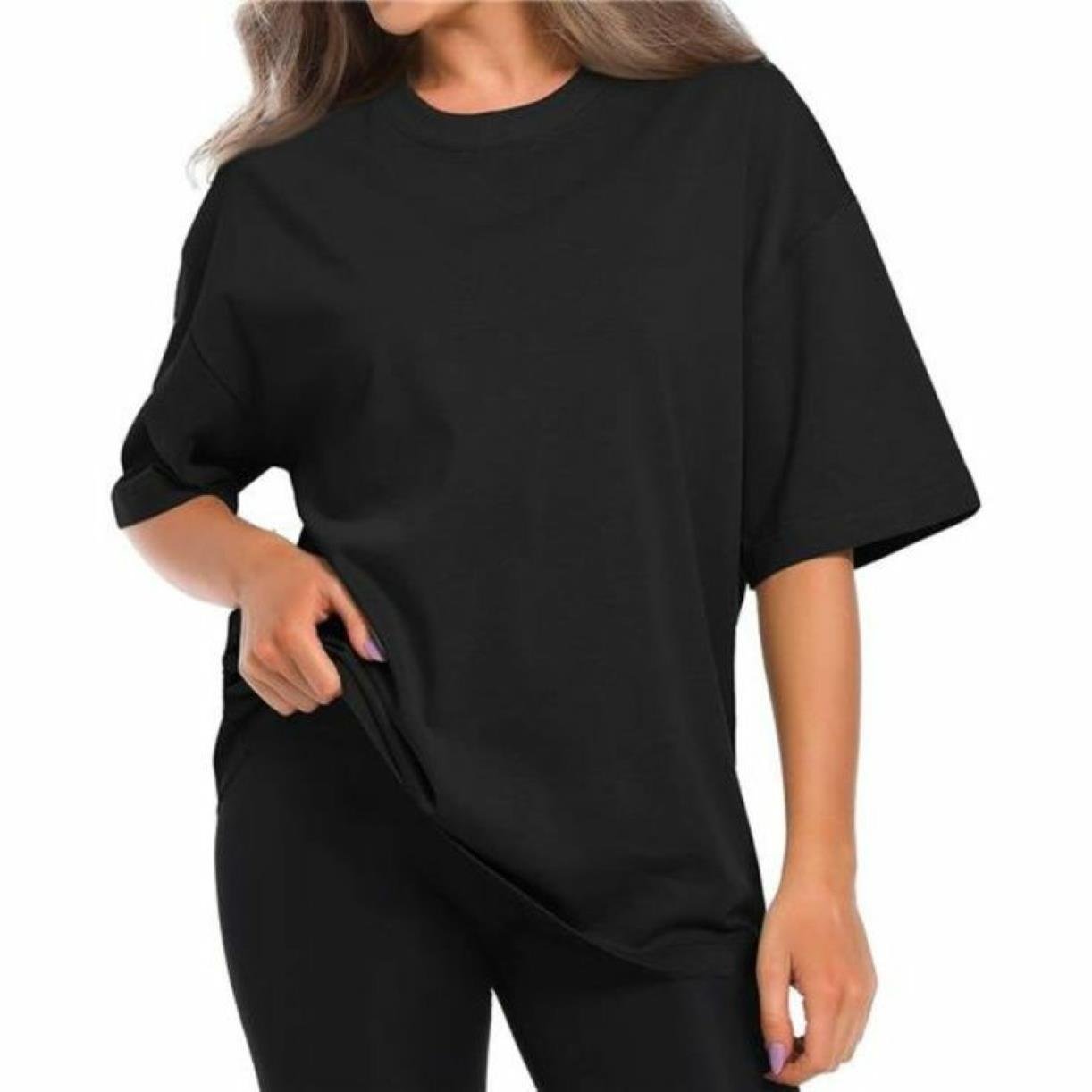 Kadın Siyah Oversize Kesim Tişört