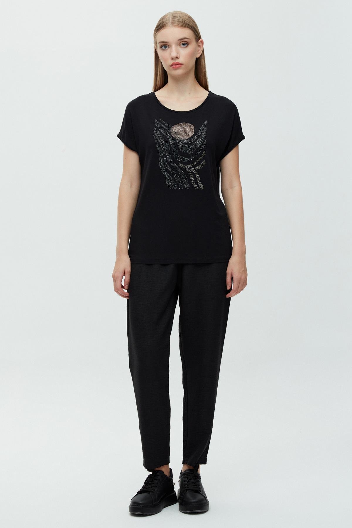 Taş Baskılı V Yaka T-Shirt