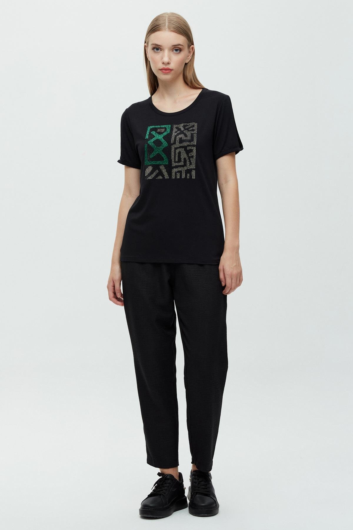 Taşlı Etnik Yazılı Garnili T-Shirt