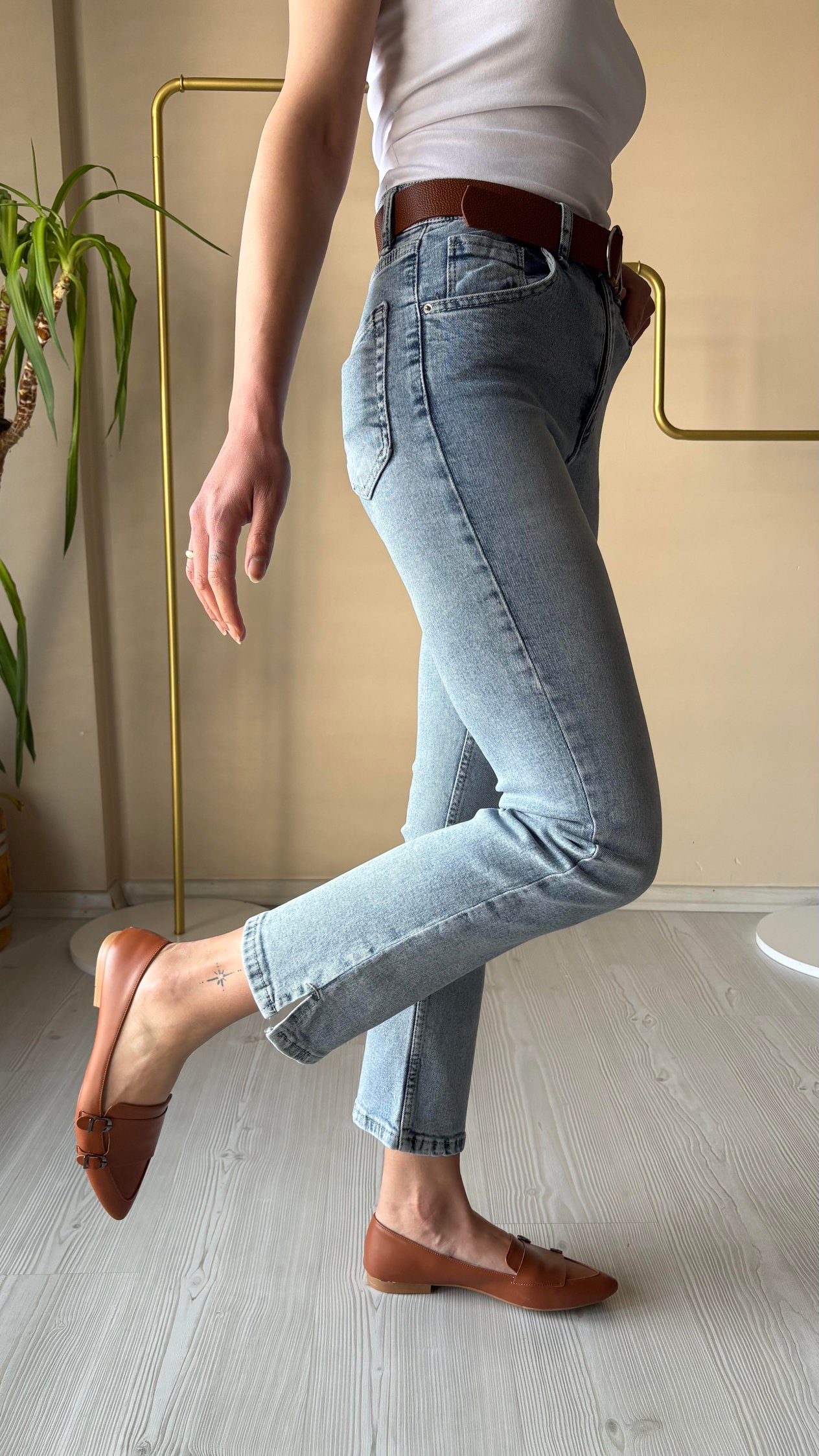 Paça yırtmaçlı kar yıkama kemerli jean