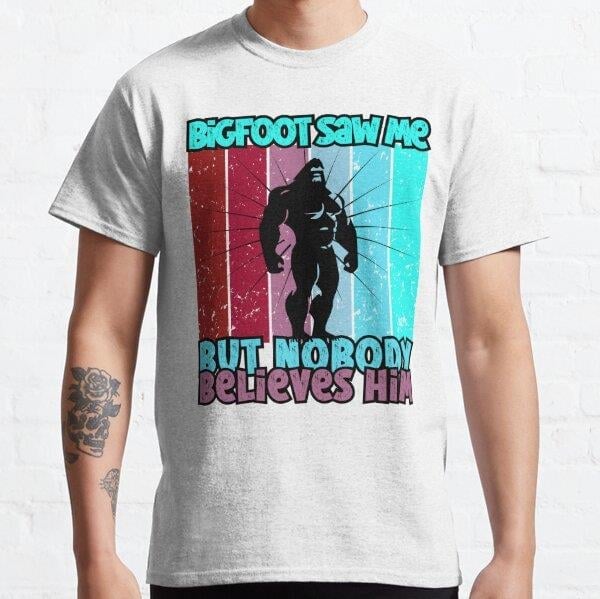 Bigfoot Saw Me But Nobody Believes Him! Funny Encounter with the Elusive Sasquatch | Embrace the Mystery of Legendary Cryptids Tasarım Baskılı Tişört (Bol kesim t-shirt)