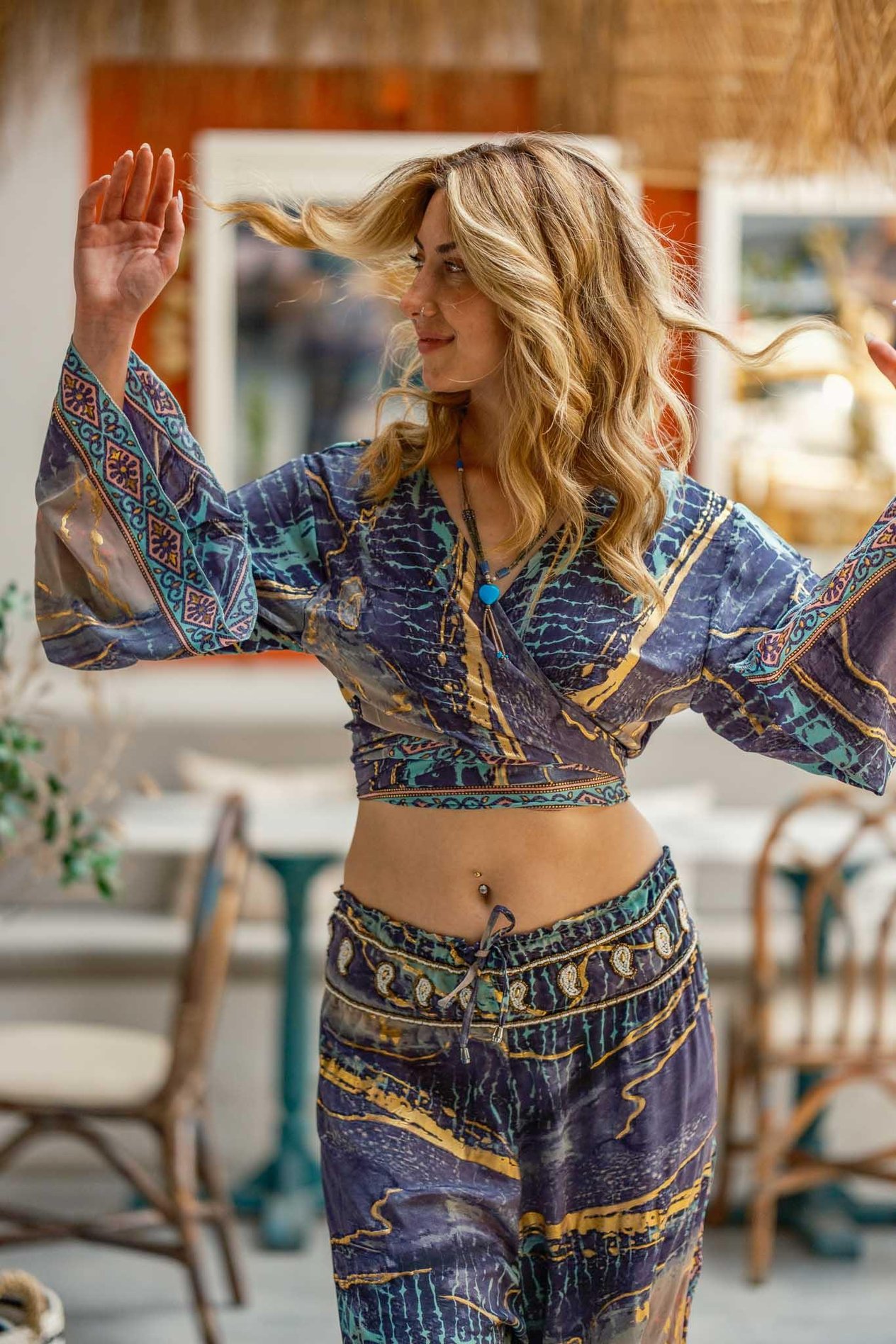 Turkuaz Renk Beli Nakışlı Gold Detaylı Pantolon Bluz Takım