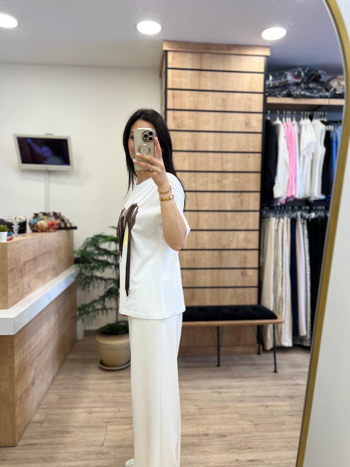 Beyaz Kurdele Desenli T-Shirt