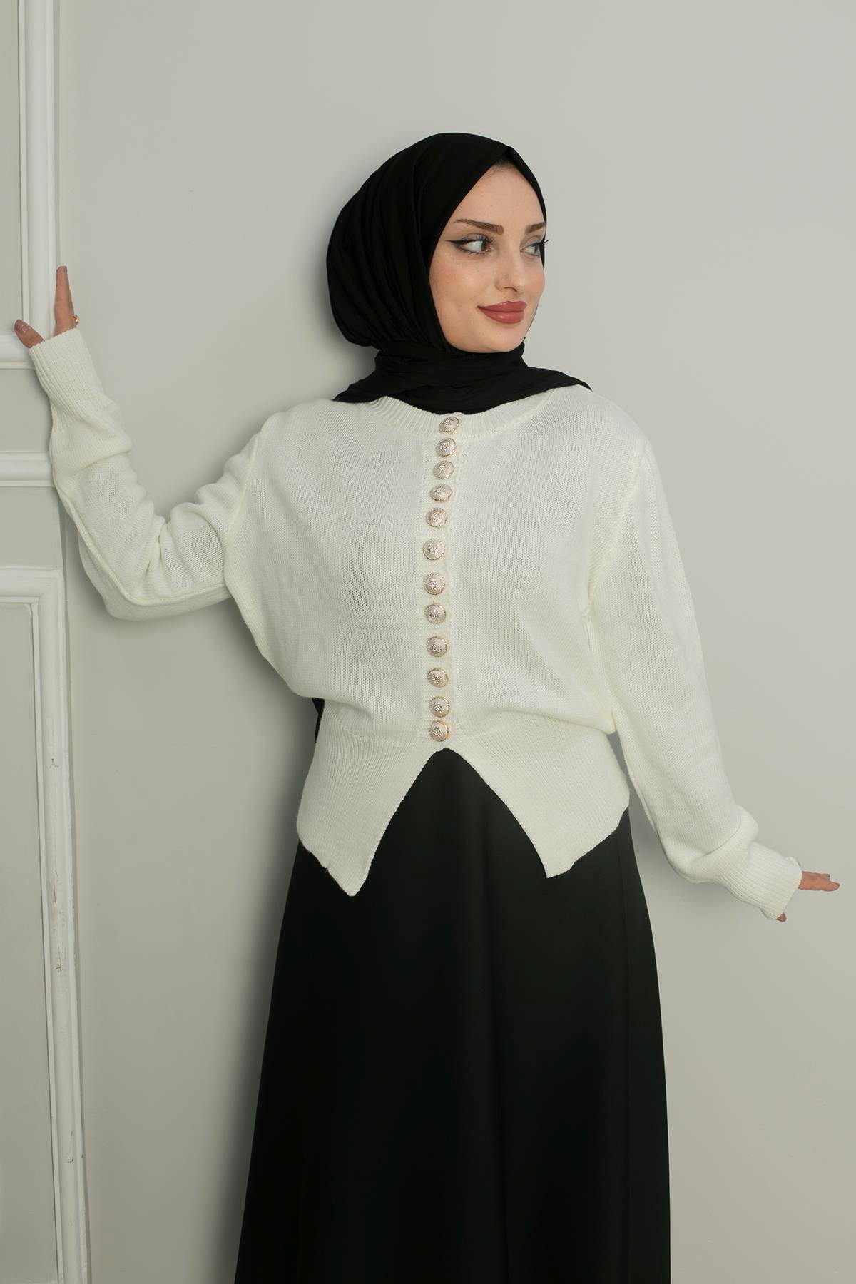Sayra Shawl kadın krem düğme detaylı triko hırka SYR017