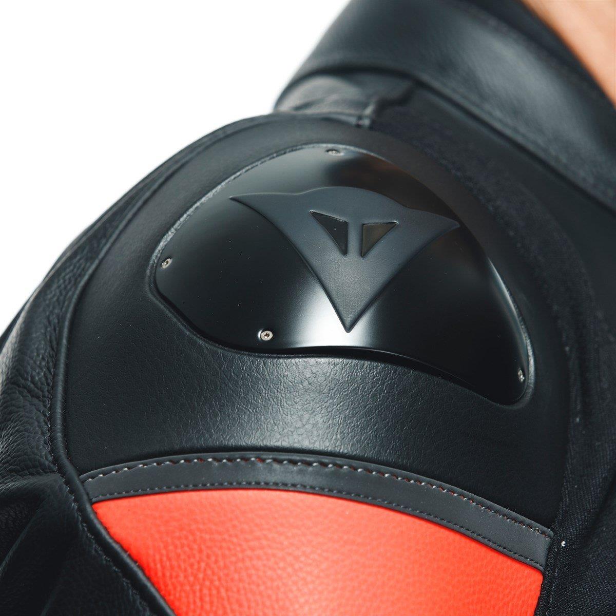DAINESE  RACING 4 LEATHER BLACK FLUO REDDainese DERİ MONTLARDAINESE  RACING 4 LEATHER BLACK FLUO REDDAINESE  RACING 4 LEATHER BLACK FLUO RED