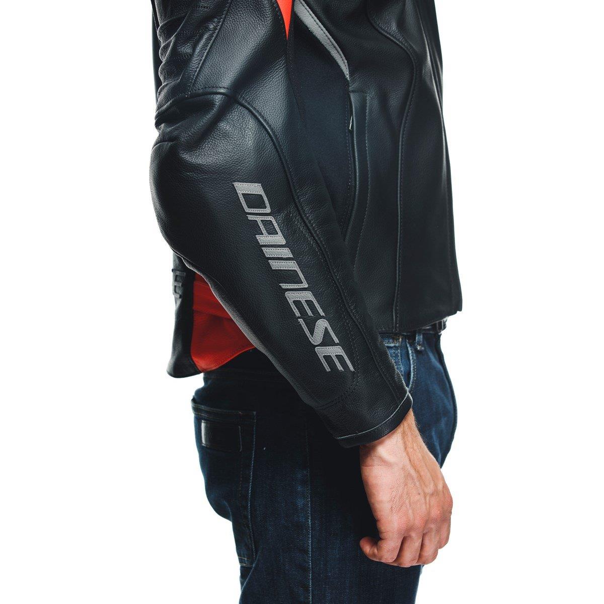 DAINESE  RACING 4 LEATHER BLACK FLUO REDDainese DERİ MONTLARDAINESE  RACING 4 LEATHER BLACK FLUO REDDAINESE  RACING 4 LEATHER BLACK FLUO RED
