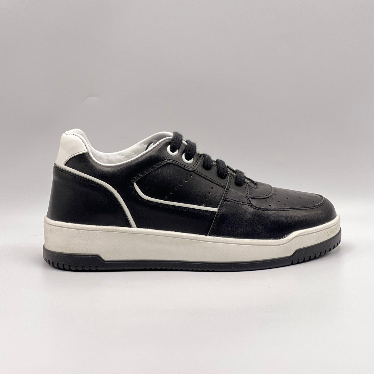 Pia Siyah Deri Kadın Sneaker –  Şık ve Rahat Tasarım