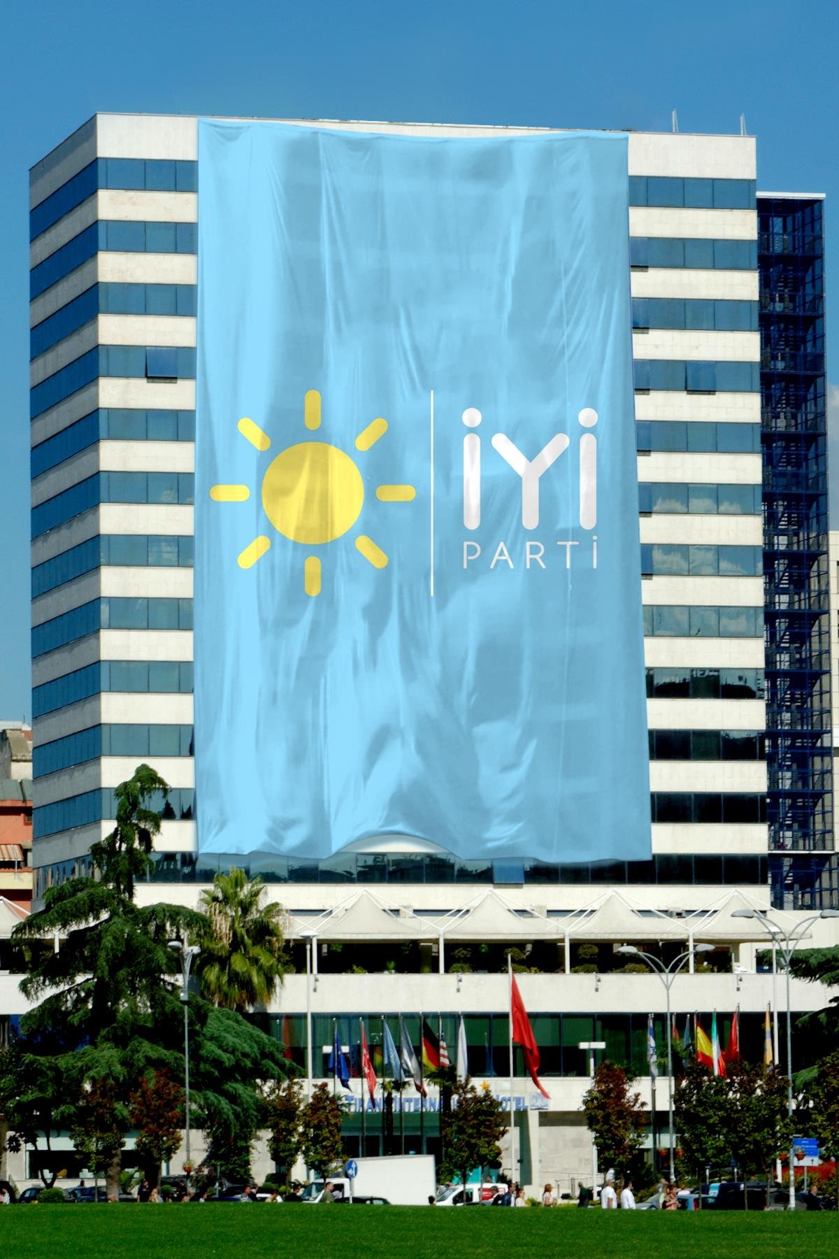İYİ Parti Bayrağı 10x15 mt. 1. Kalite Raşel Kumaş Bina Tipi