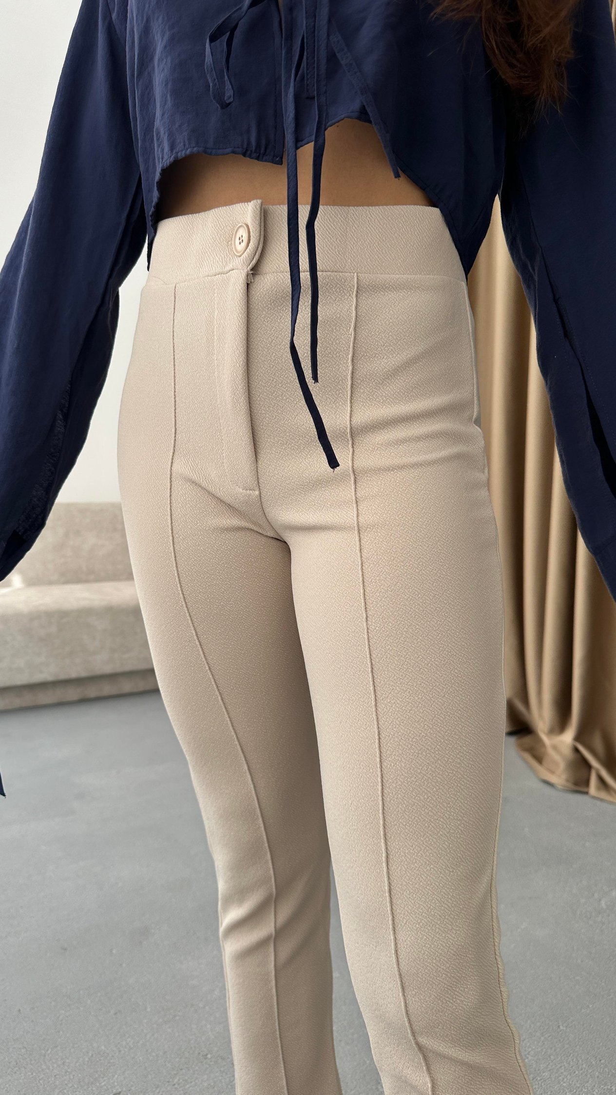 ÖNÜ ÇİMALI BEYAZ KUMAŞ PANTALON