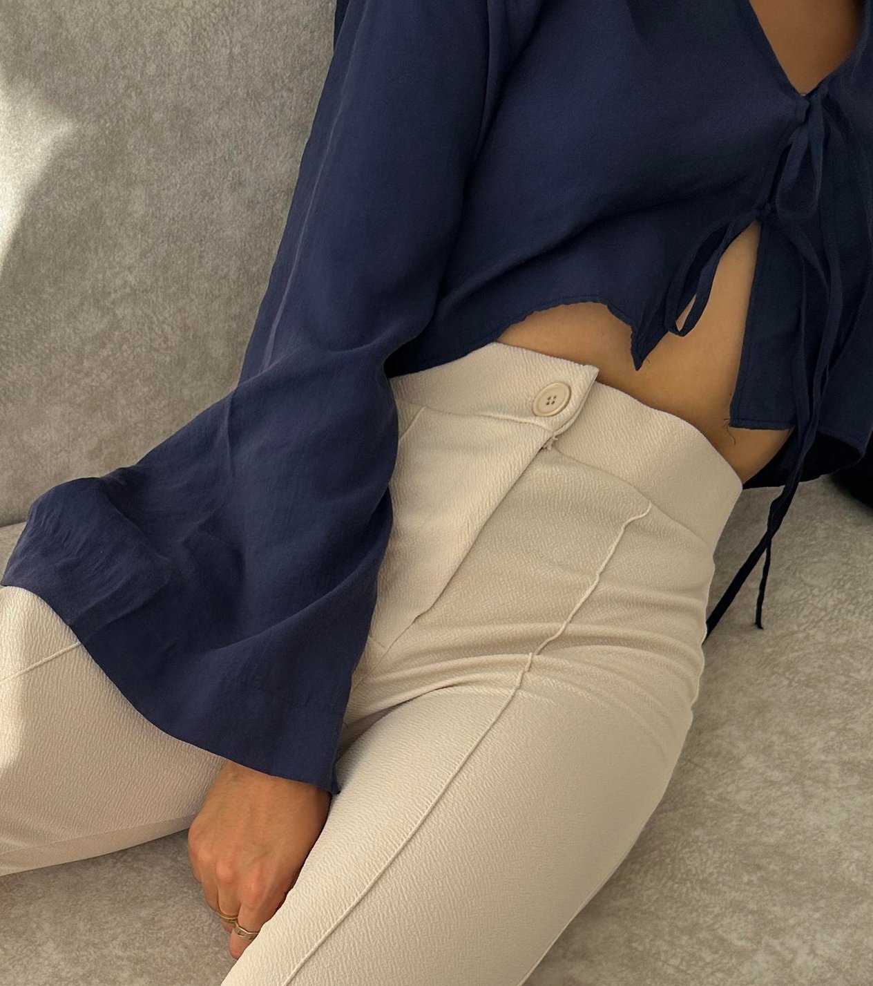 ÖNÜ ÇİMALI BEYAZ KUMAŞ PANTALON