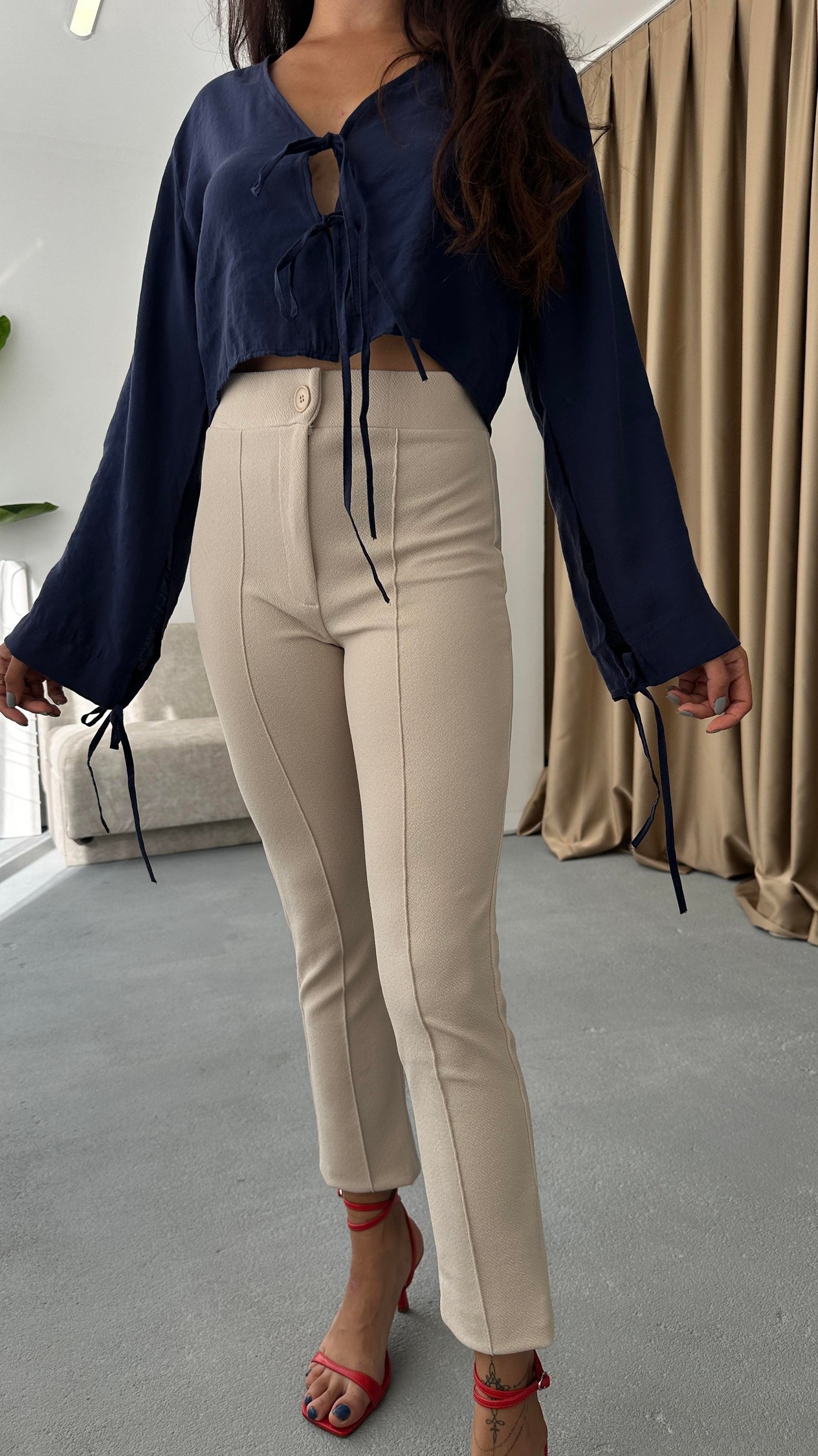 ÖNÜ ÇİMALI BEYAZ KUMAŞ PANTALON