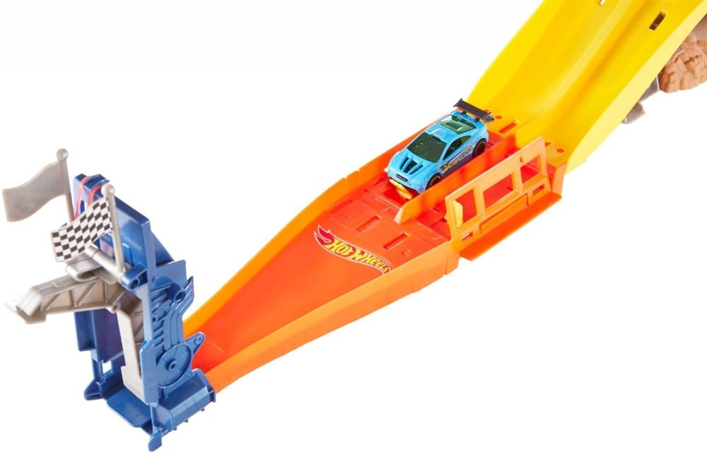 Hot Wheels Süper Atlayış Yarış Seti BGJ24 Hot Wheels BGJ24