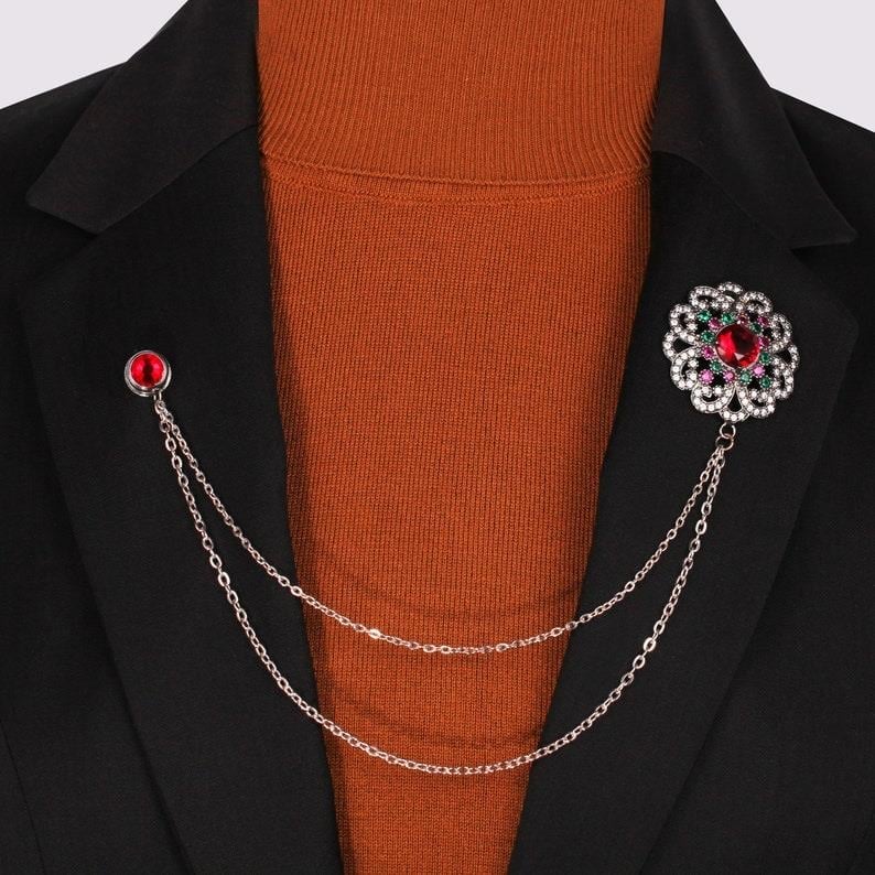 Women CollectionCWC2123Kırmızı Taşlı Ceket Yaka İğnesi