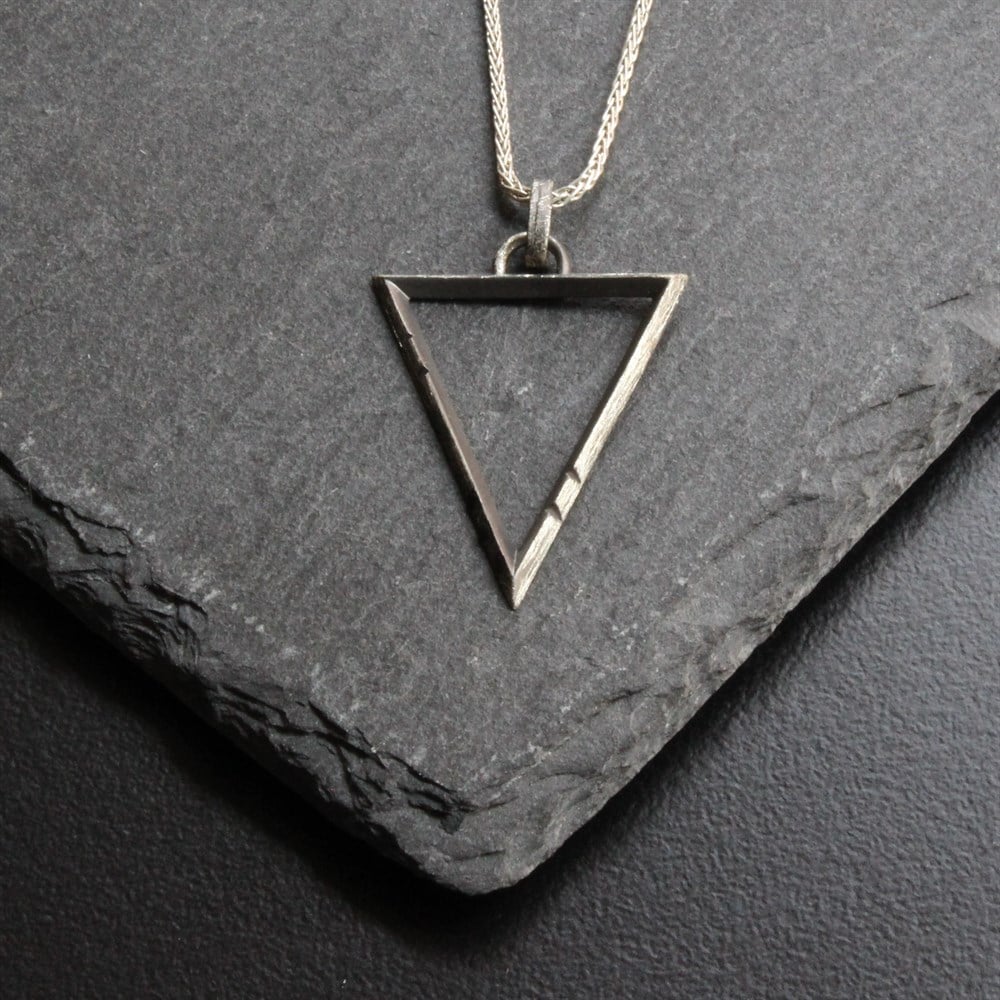 KolyeCMC7480Triangle Kolye