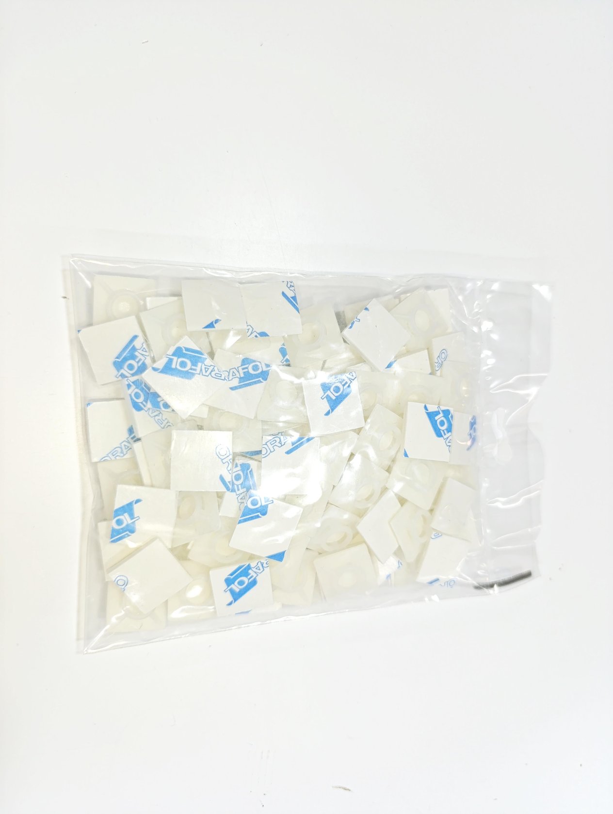 19mmX19mm Yapışkanlı Beyaz Plastik Kroşe - 1 Paket - 100Adet 