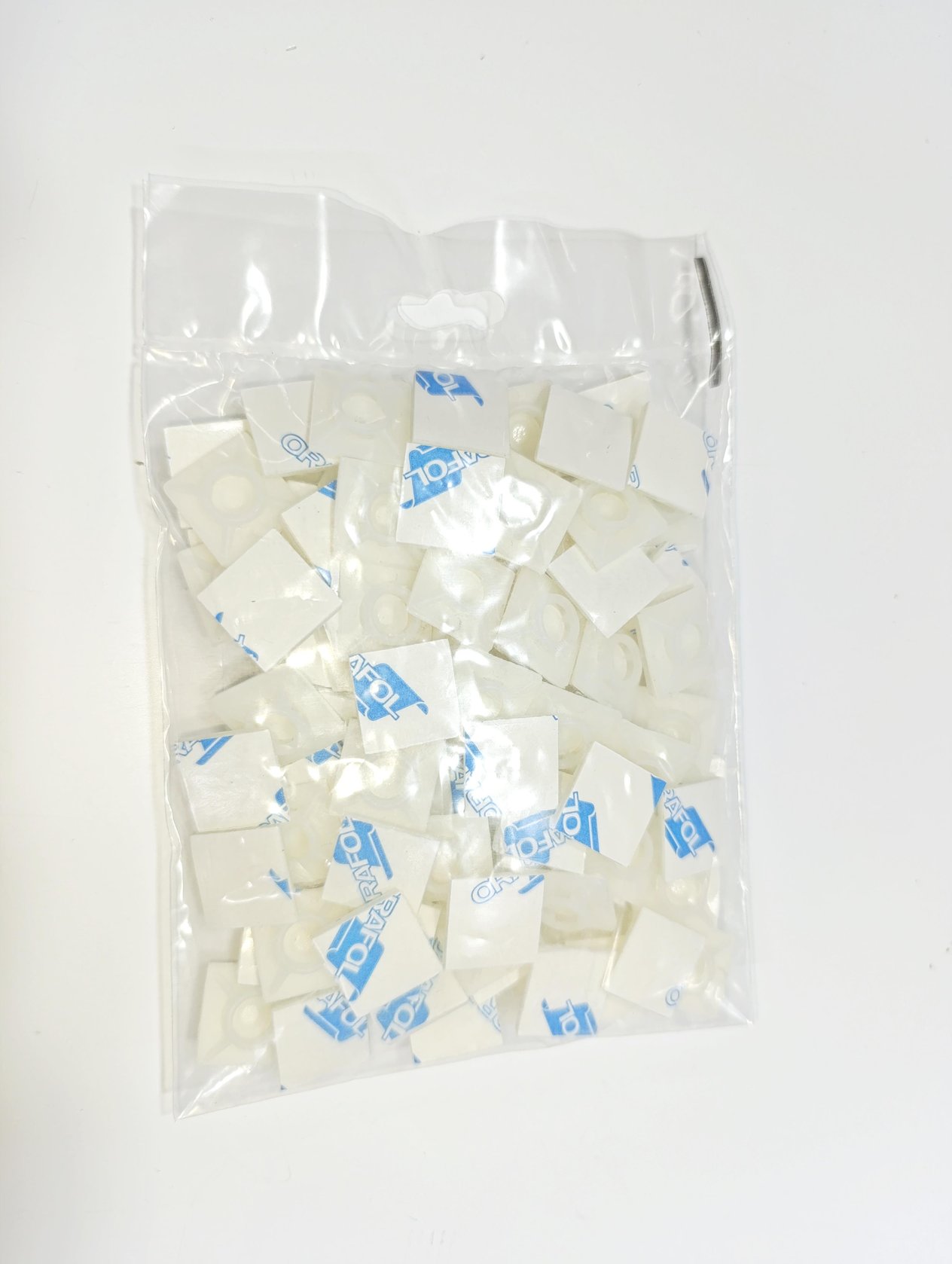 19mmX19mm Yapışkanlı Beyaz Plastik Kroşe - 1 Paket - 100Adet 