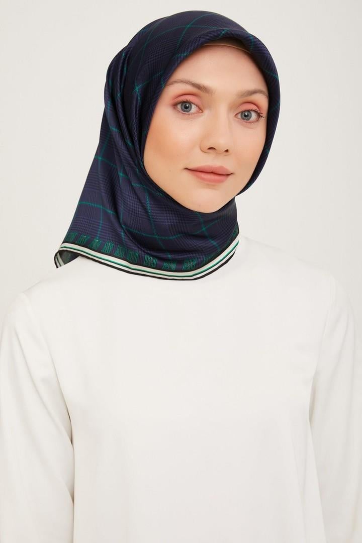 Armine Nostalji Serisi İpek Twill Eşarp 9029D-52