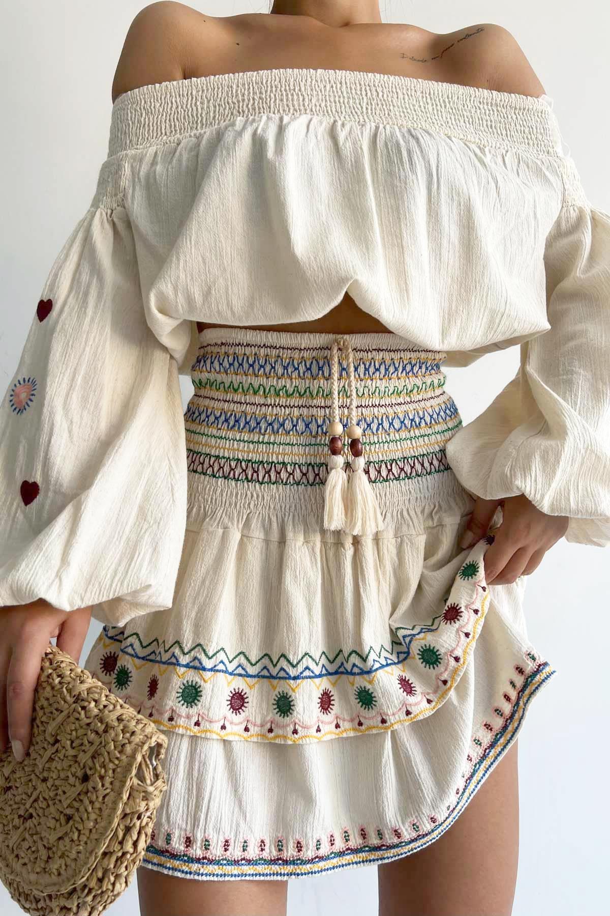 Madonna Yaka Kolları Nakışlı Bluz Ekru