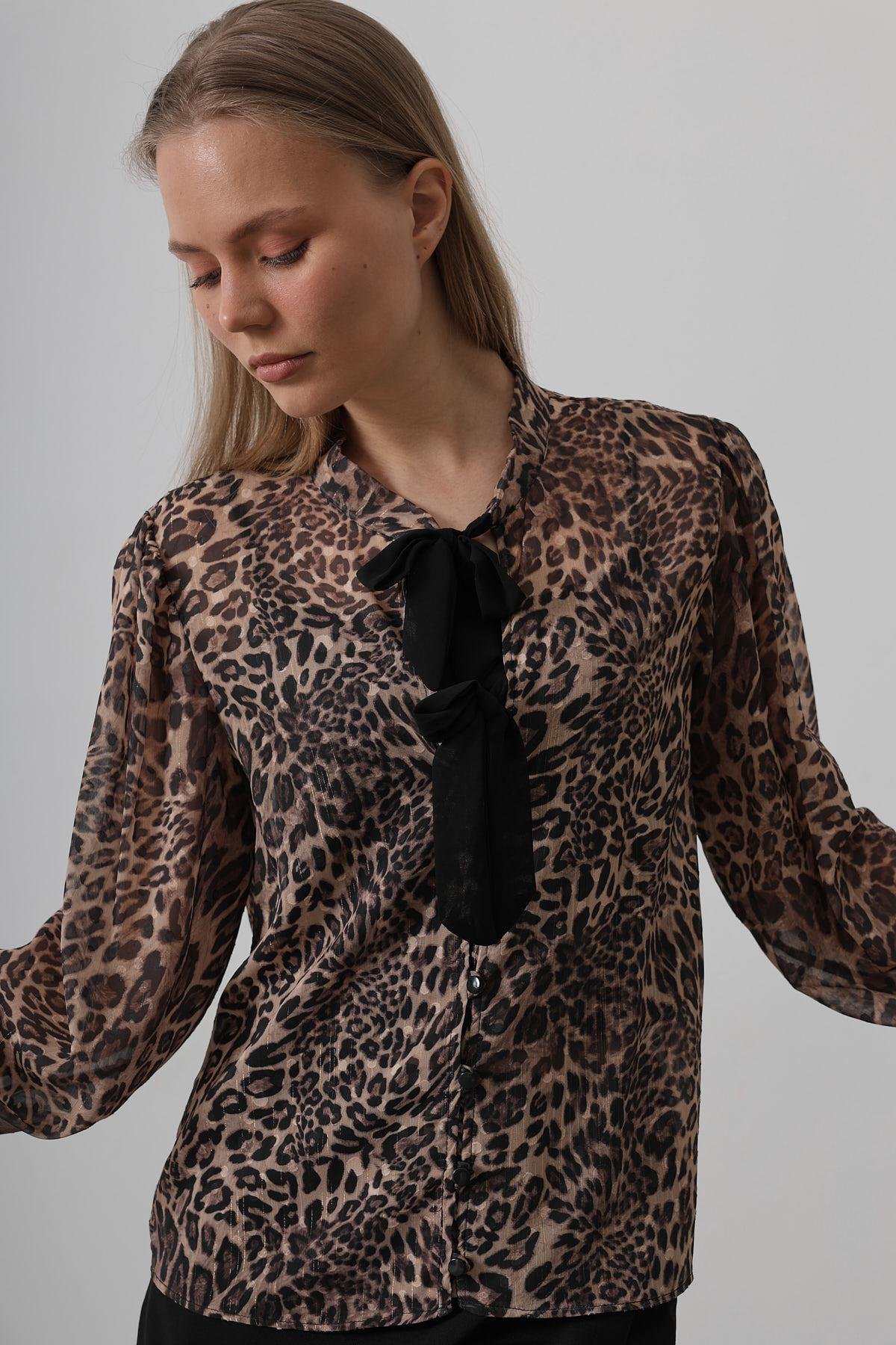 Fiyonk Detaylı Leopar Bluz - Leopar