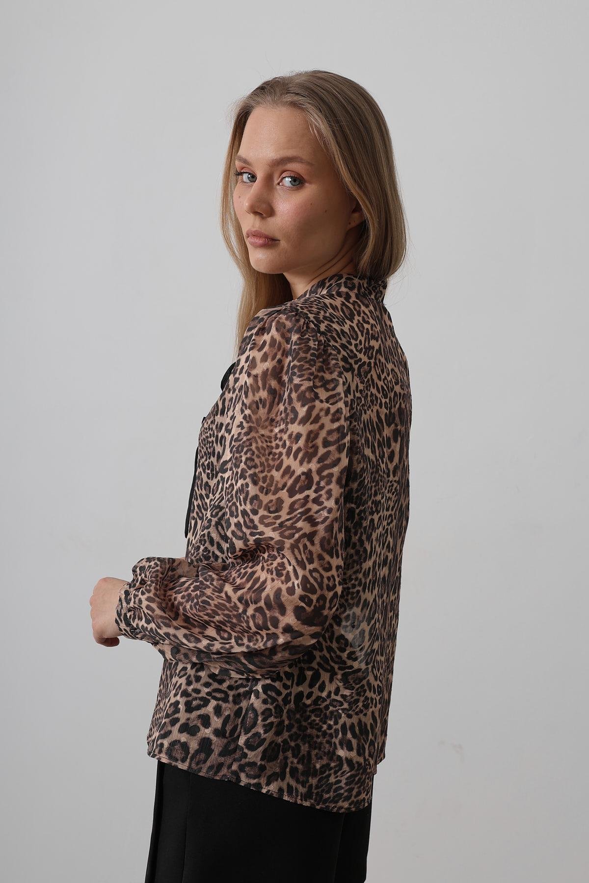 Fiyonk Detaylı Leopar Bluz - Leopar
