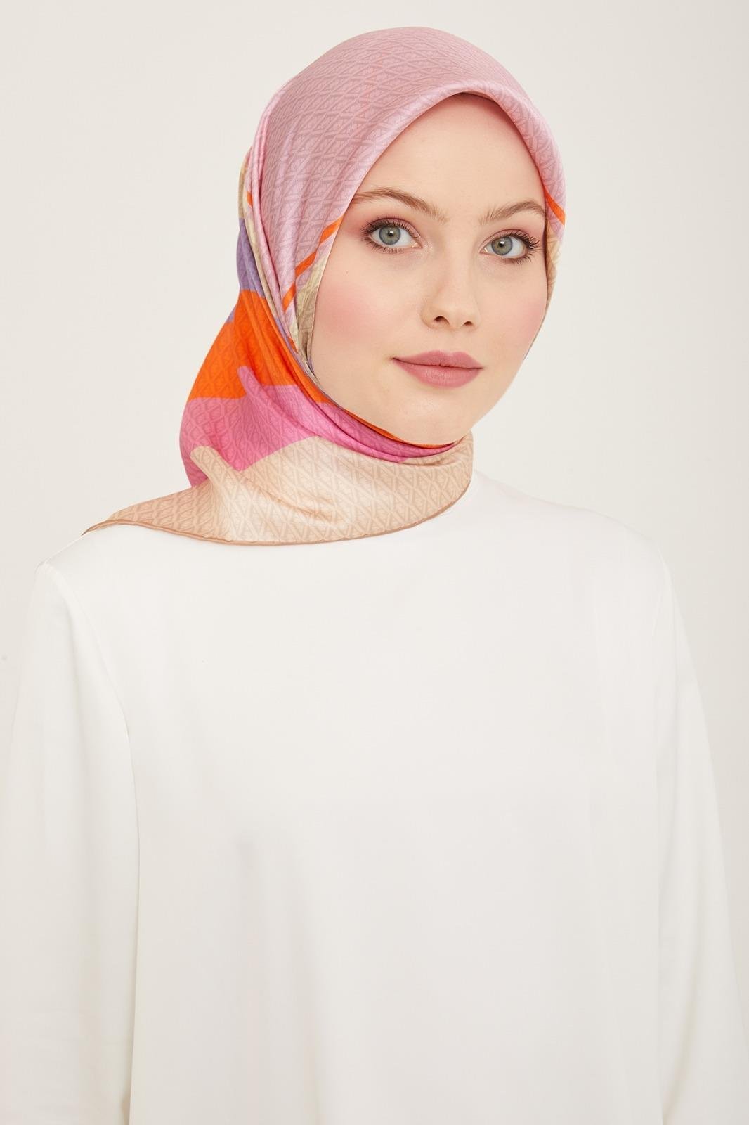 Armine Pembe-Turuncu Geçişli Monogram Desen Tivil İpek Eşarp 9111-39