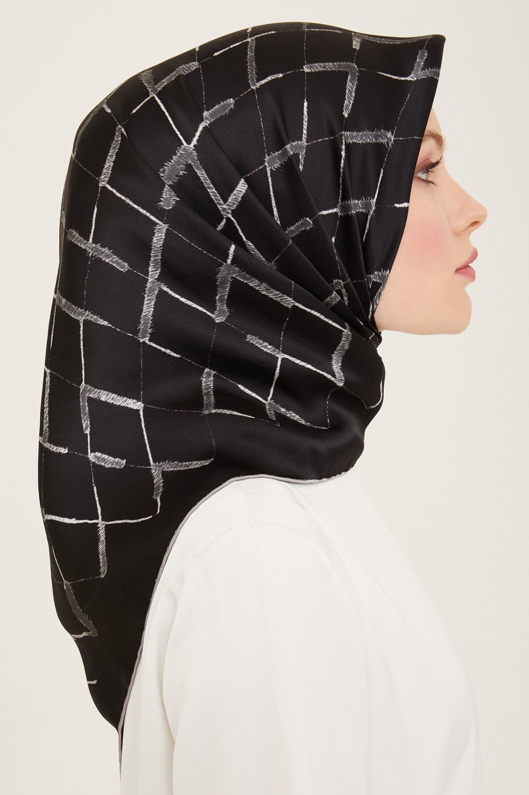 Armine Siyah Geometrik Desen Sura İpek Eşarp 9162-33