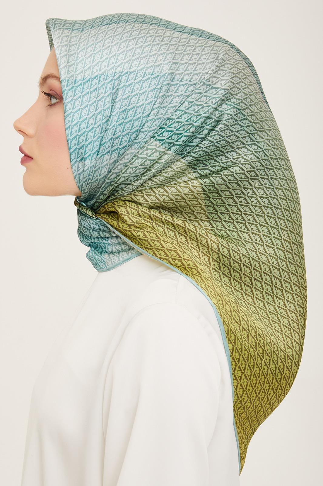 Armine Soft Yeşil Geçişli Monogram Desen Sura İpek Eşarp 9104-84