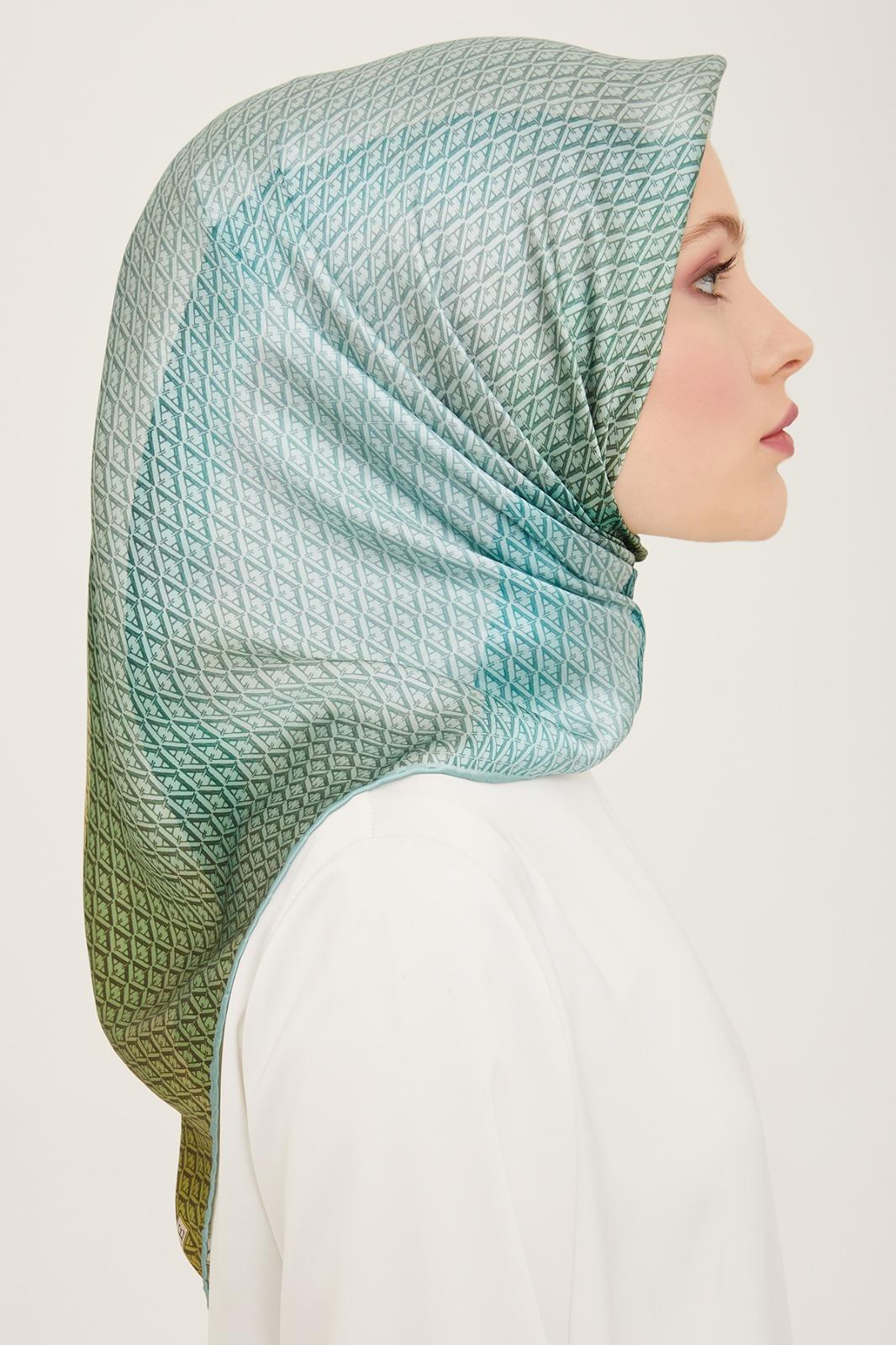 Armine Soft Yeşil Geçişli Monogram Desen Sura İpek Eşarp 9104-84