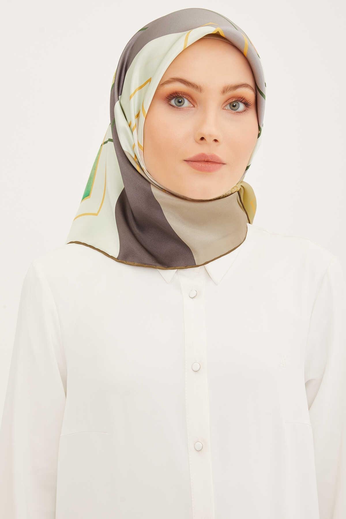 Armine Yeşil Desenli Sura İpek Eşarp 8939-35