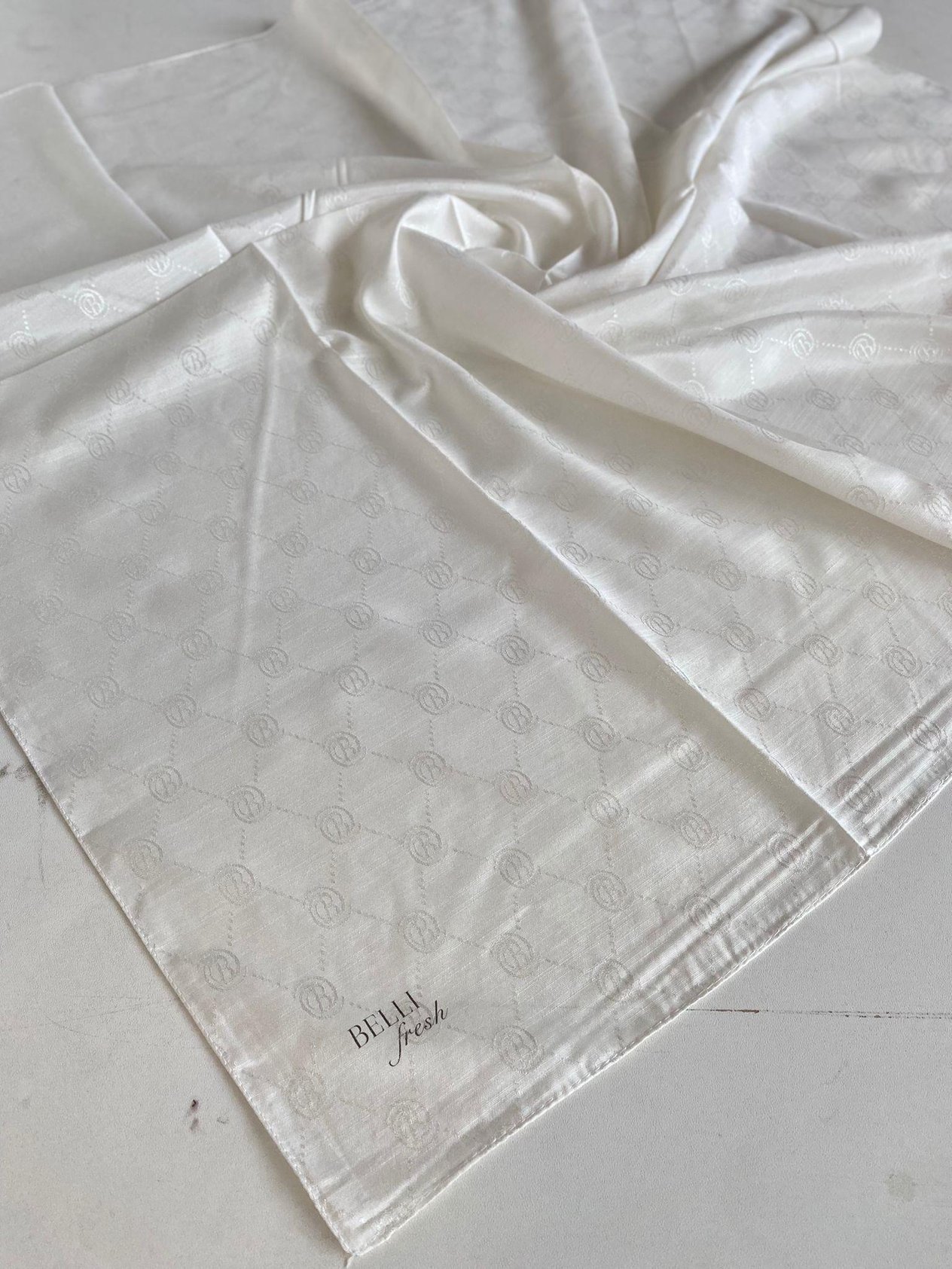 Belli Fresh Monogram Jakarlı Eşarp 2-72 Kırık Beyaz Monogram Desenli