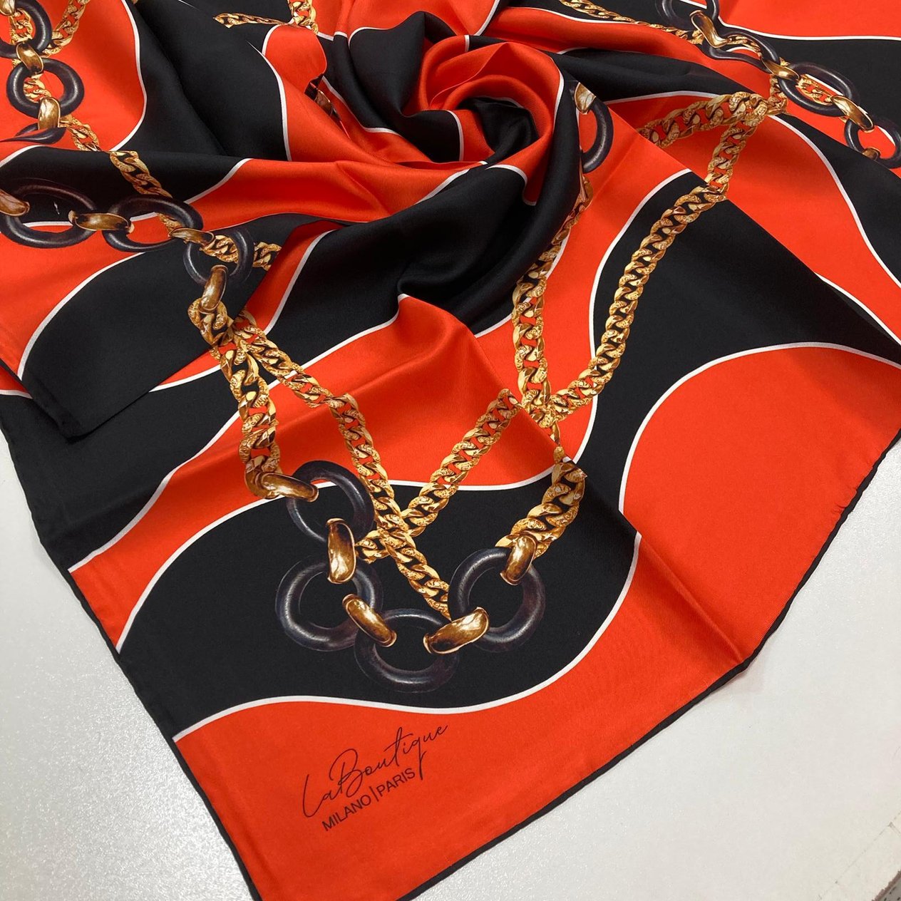 La Boutique Turuncu Desenli Sura İpek Eşarp 1651-06