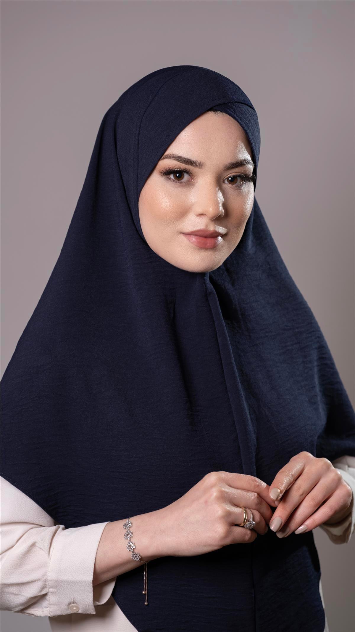 Lacivert Pratik Hazır Geçmeli Tesettür Eşarp Aerobin Kumaş  Çapraz Hijab 2307_02