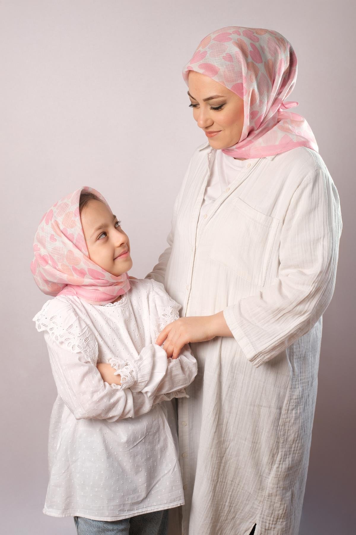 Pembe Dijital Baskılı Anne Kız Kombin Tesettür Eşarp Pamuk Polyester Kalp Desenli 6004_04