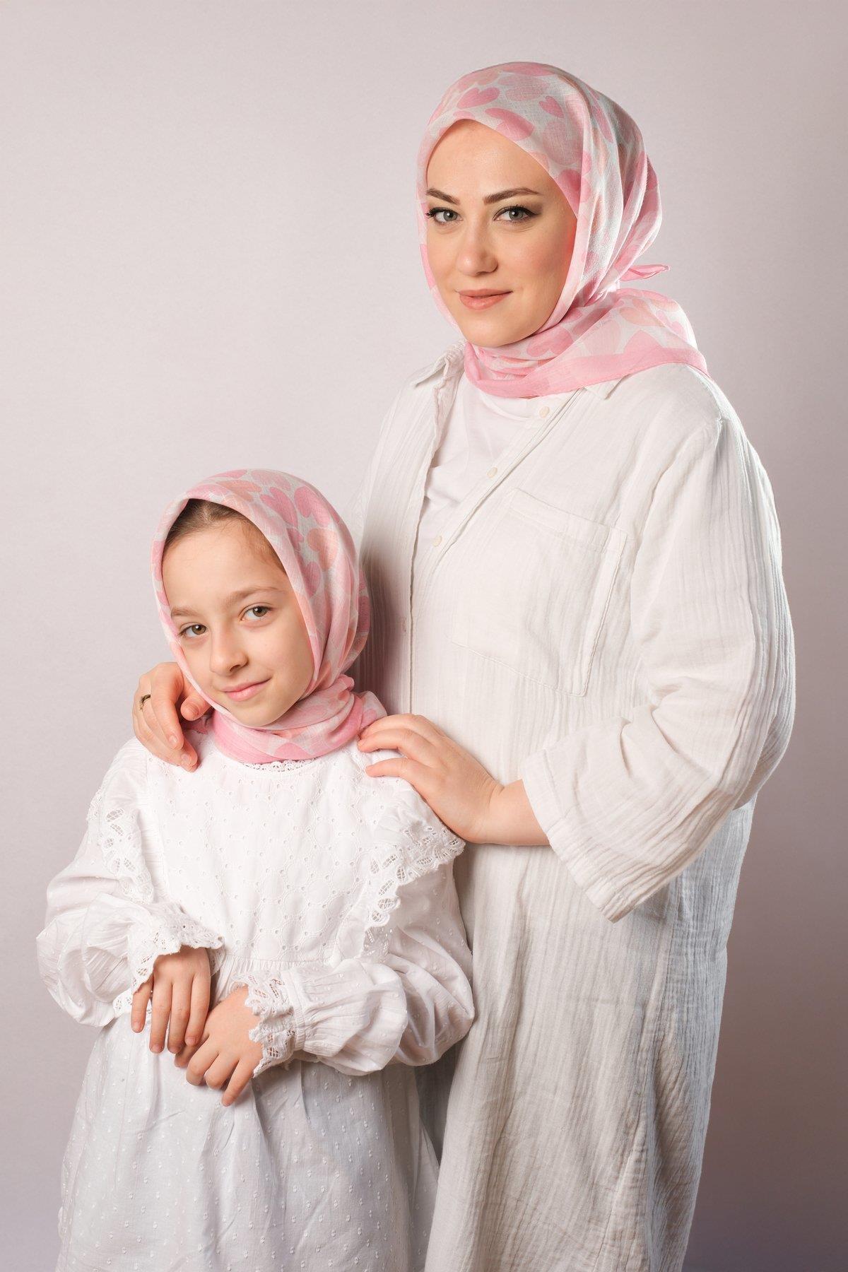 Pembe Dijital Baskılı Anne Kız Kombin Tesettür Eşarp Pamuk Polyester Kalp Desenli 6004_04
