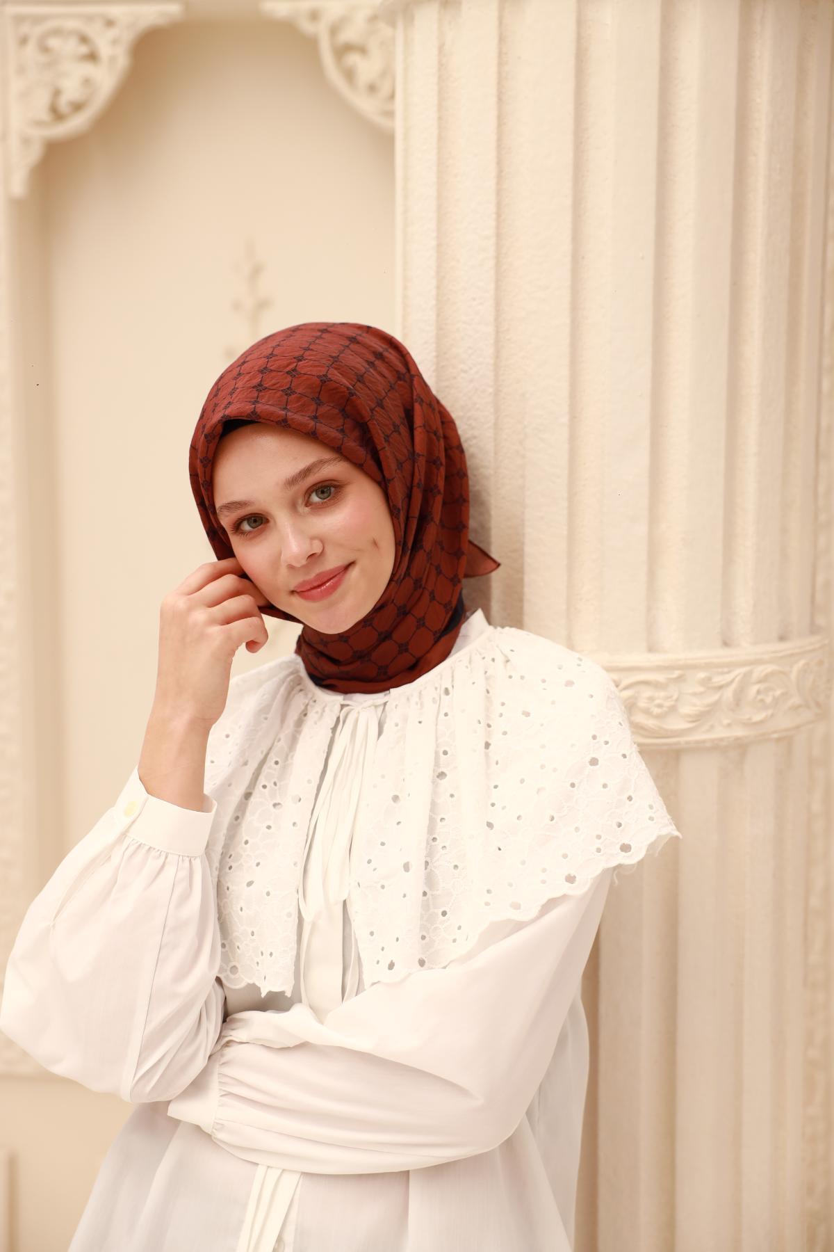Silk Home Olinda Eşarp IST 22.00.48001.63 Kiremit, Lacivert Monogram Desen