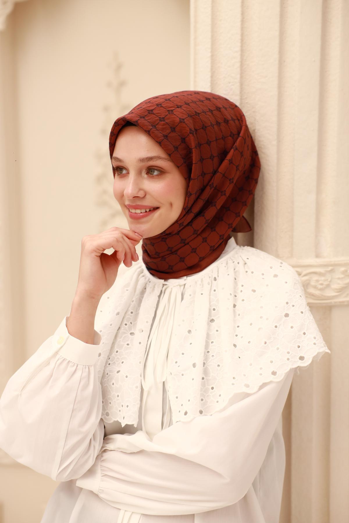 Silk Home Olinda Eşarp IST 22.00.48001.63 Kiremit, Lacivert Monogram Desen