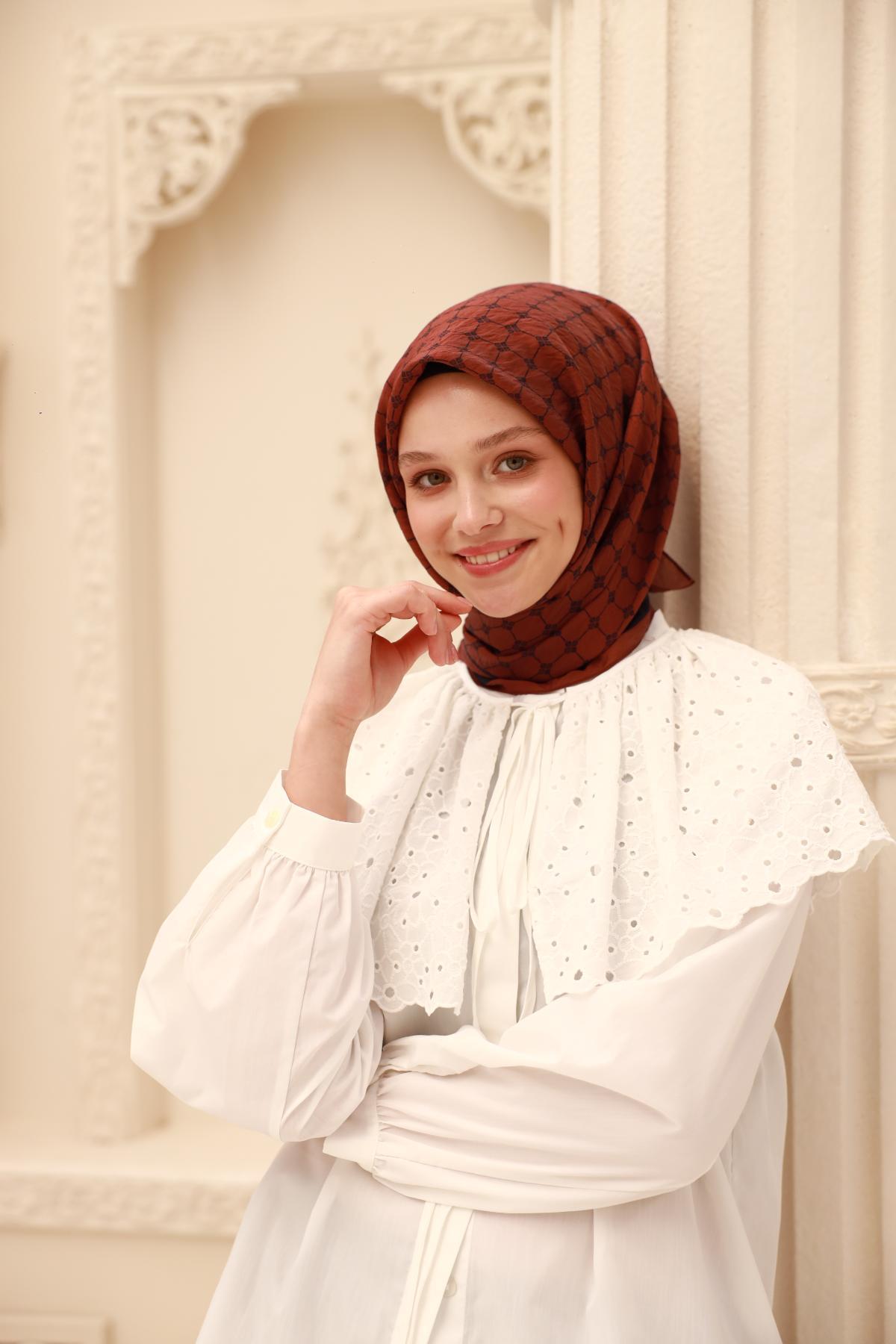 Silk Home Olinda Eşarp IST 22.00.48001.63 Kiremit, Lacivert Monogram Desen