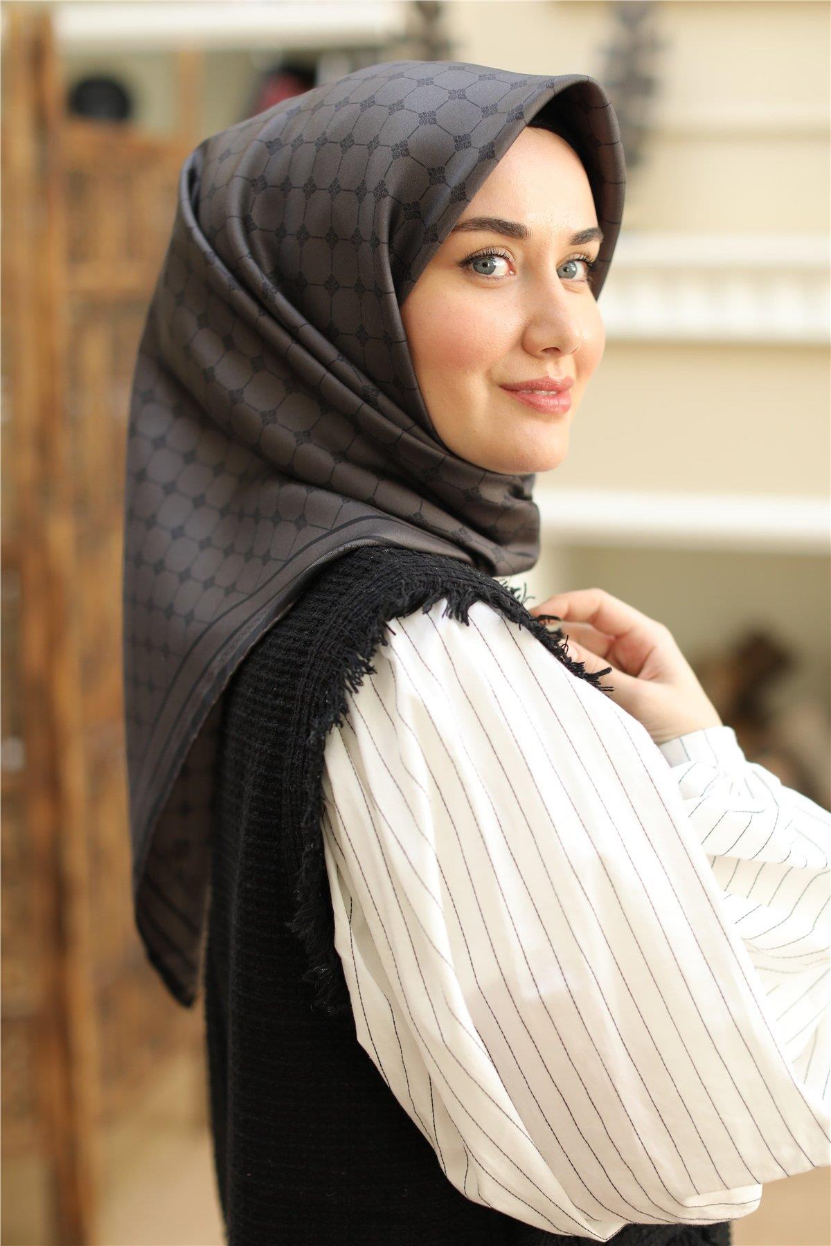 Silk Home Tivil İpek Eşarp 11393-24 Füme Karışık Desen