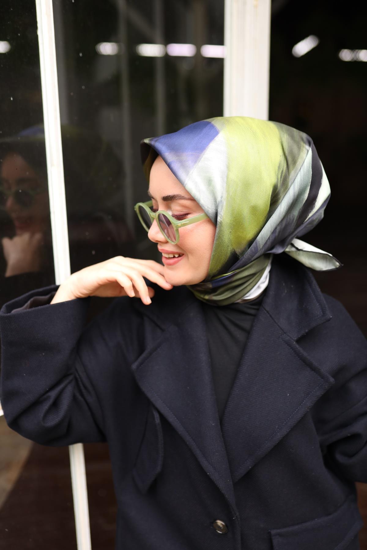 Silk Home Tivil İpek Eşarp IST11448-24 Siyah, Yeşil, Eflatun, Su Yeşili Karışık Desen