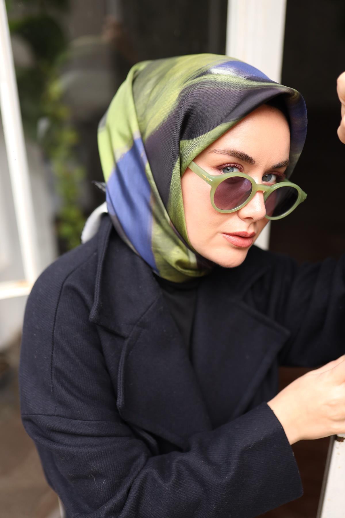 Silk Home Tivil İpek Eşarp IST11448-24 Siyah, Yeşil, Eflatun, Su Yeşili Karışık Desen