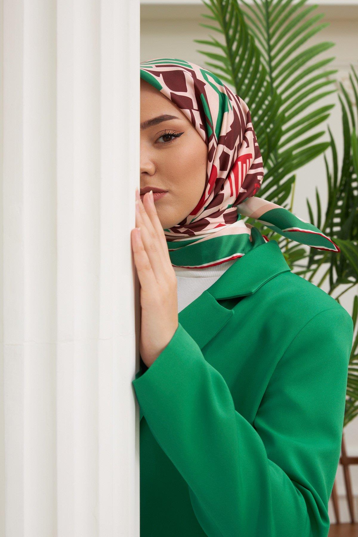 Silk Home Tivil Yeşil, Ekru, Pembe, Koyu Bordo, Kırmızı Desenli İpek Eşarp IST11386-27