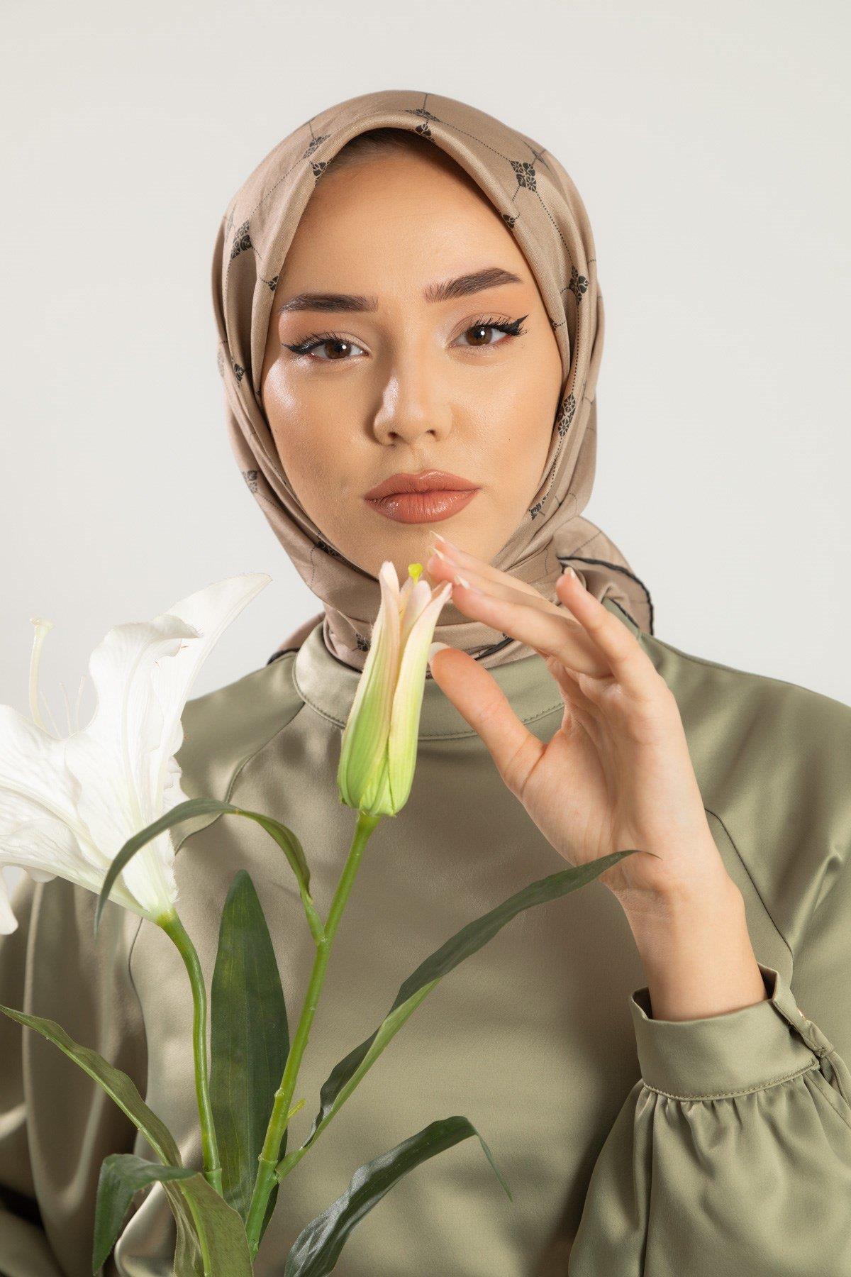Silk Home Vizon, Koyu Yeşil Karışık Desen Tivil İpek Eşarp IST 11392-28