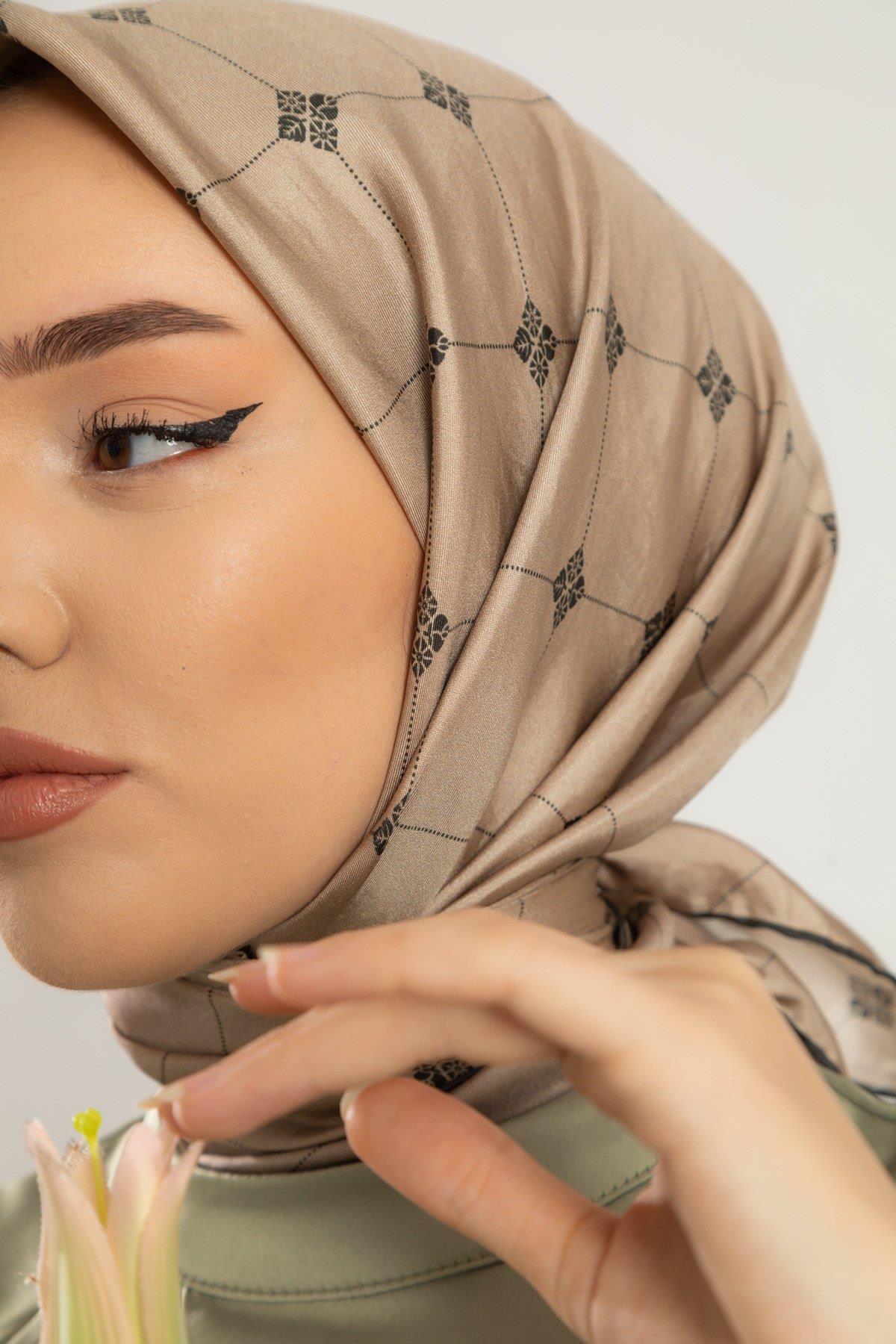 Silk Home Vizon, Koyu Yeşil Karışık Desen Tivil İpek Eşarp IST 11392-28