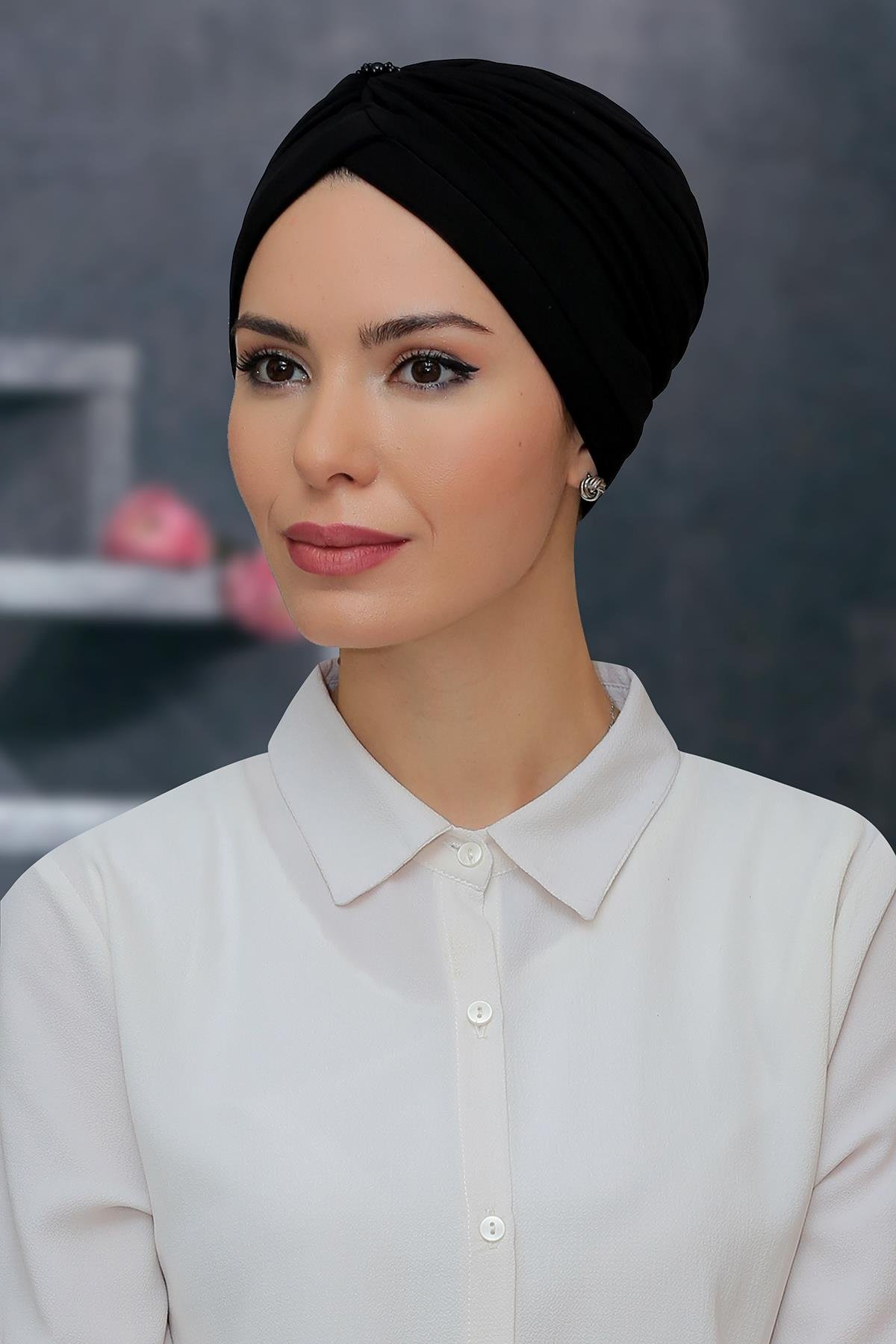 Siyah Pratik Hazır Geçmeli Tesettür Bone Sandy Kumaş Taçlı Büzgülü 1208_01