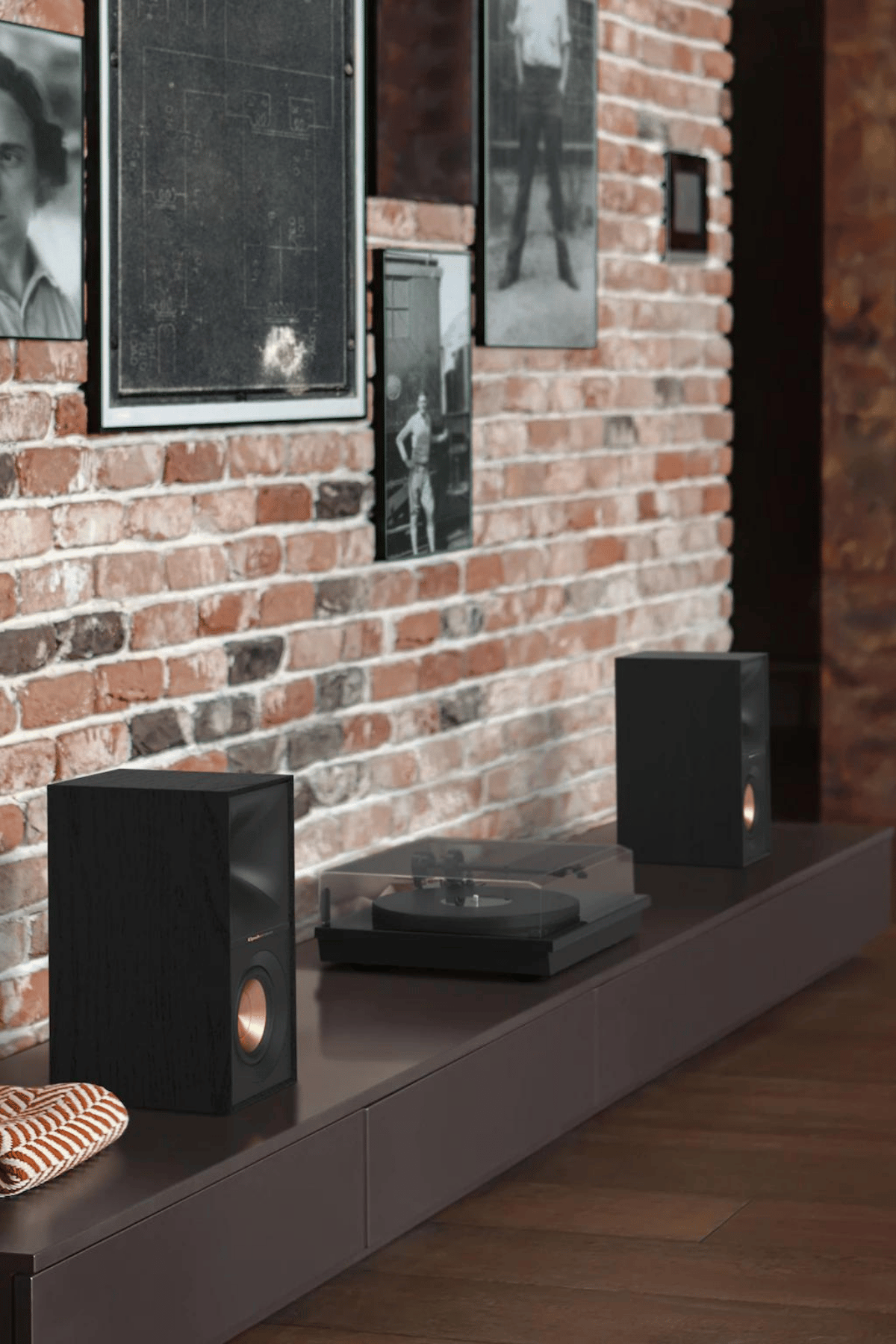 Klipsch Reference R-40M Raf Tipi Hoparlör Siyah