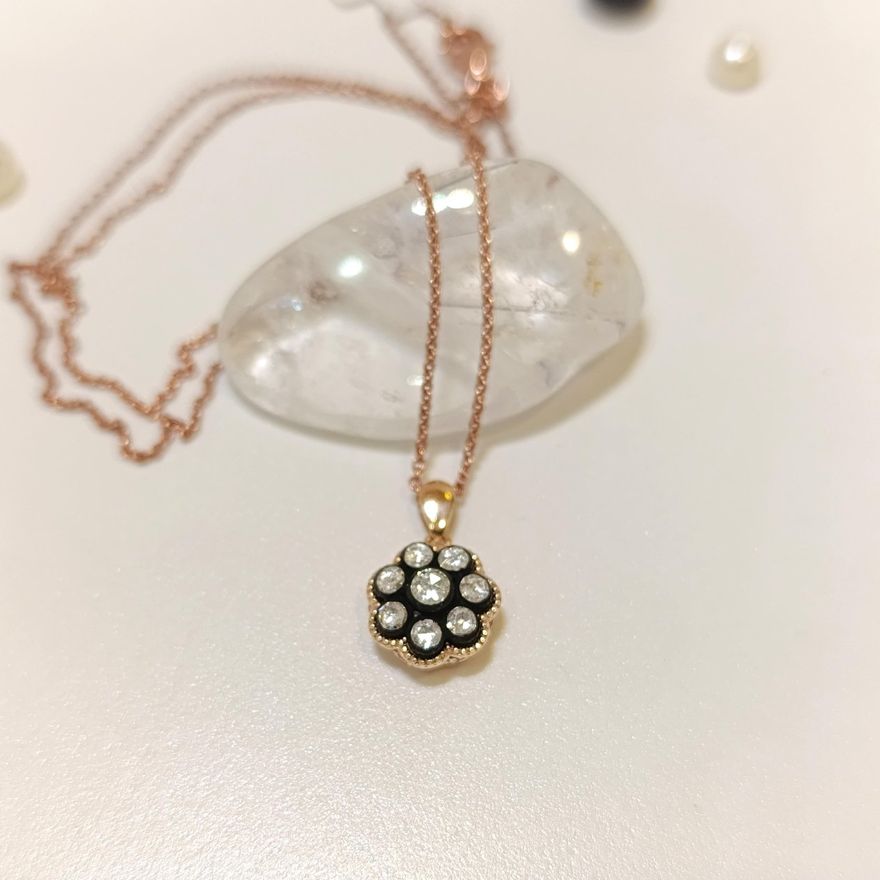 0,24ct Elmas Gül Modeli Kolye 8K Altın HD videolu