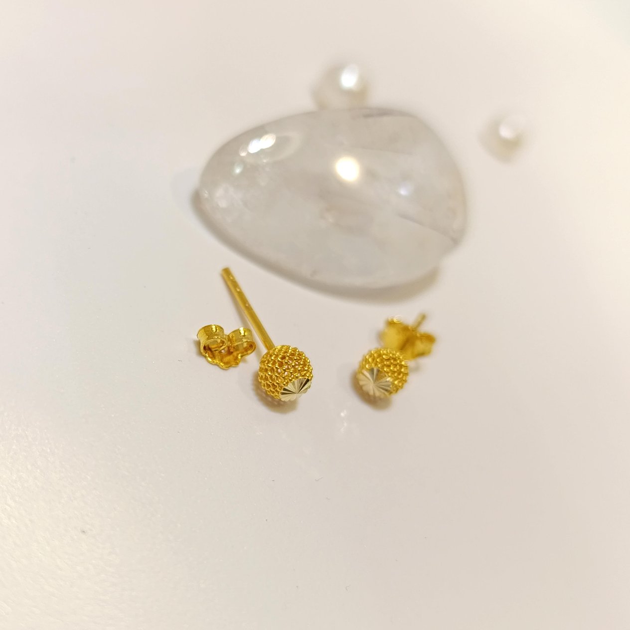 5mm Telkare Dorika Vidalı Küpe 14 Ayar Altın HD VİDEOLU