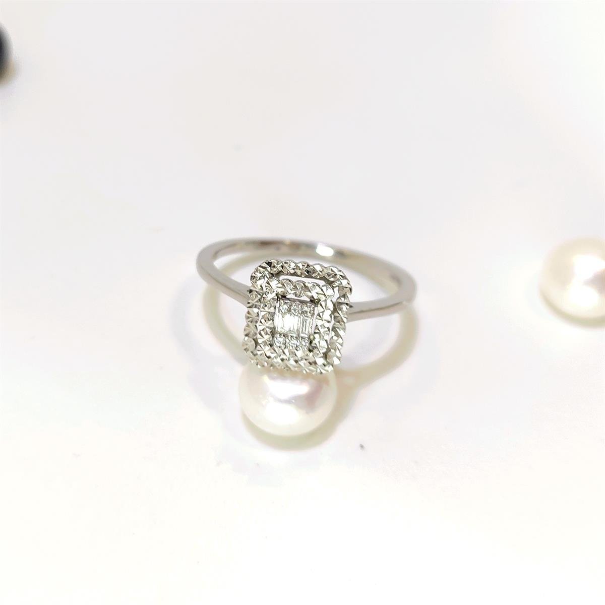 0,06ct Pırlanta Baget Taşlı Yüzük 8 Ayar Altın HD VİDEOLU