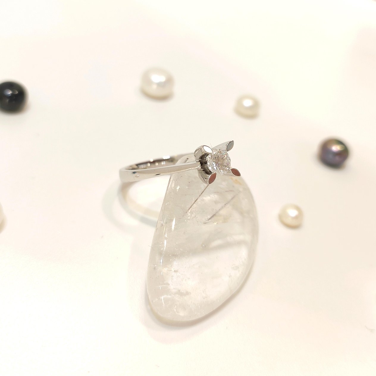 0.31ct E Pırlanta Badem Tırnaklı Tek Taş Yüzük 14 Ayar Altın HD VİDEOLU